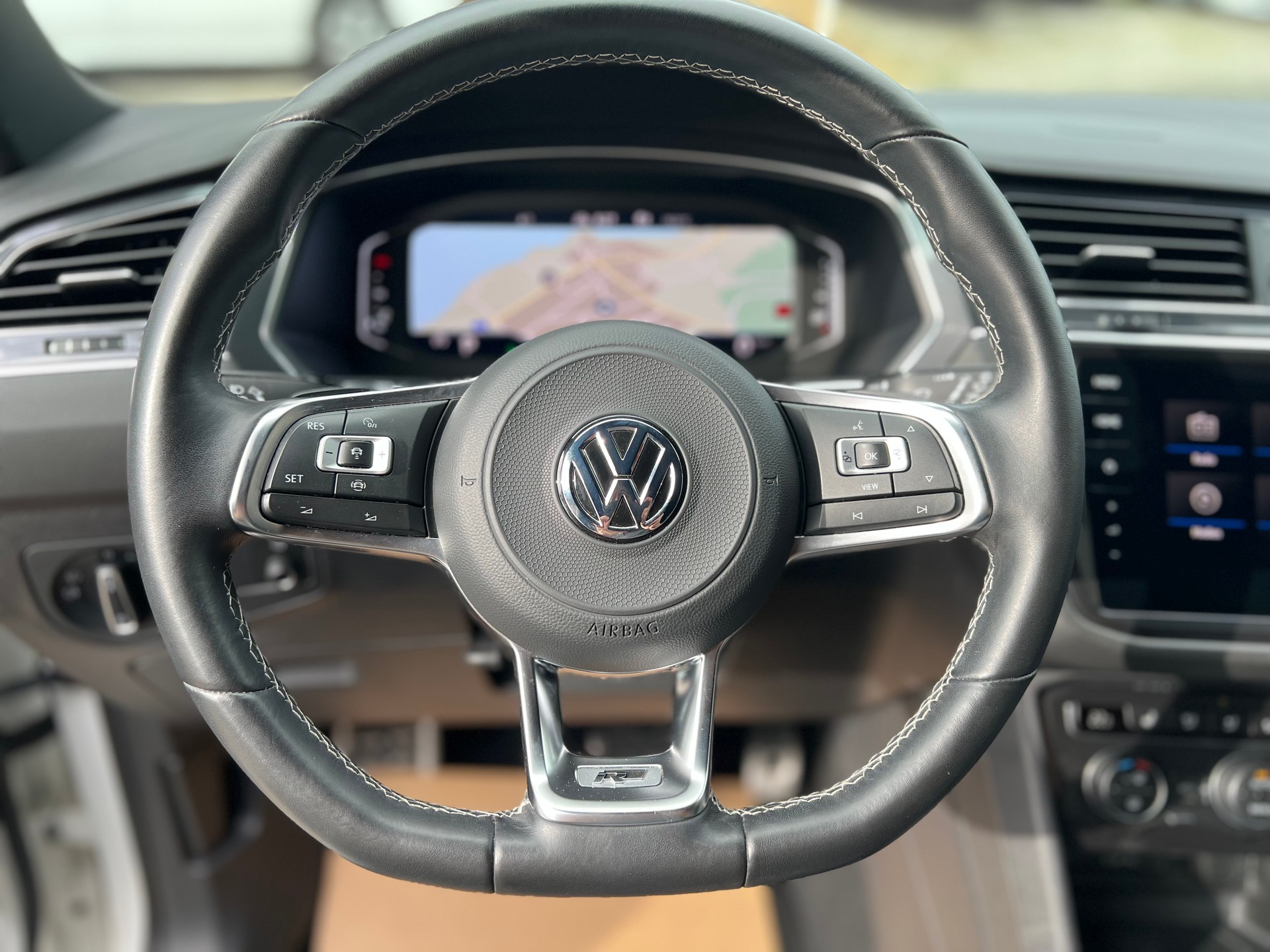 VW Tiguan Allspace 2.0 TDI SCR R-Line 4Motion DSG-image-22