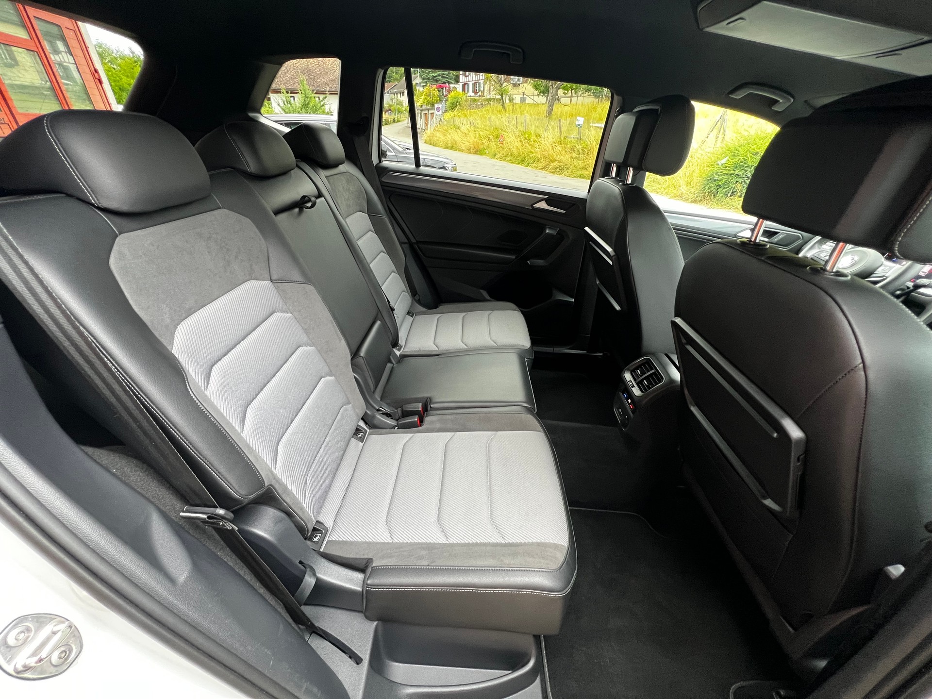 VW Tiguan Allspace 2.0 TDI SCR R-Line 4Motion DSG-image-15