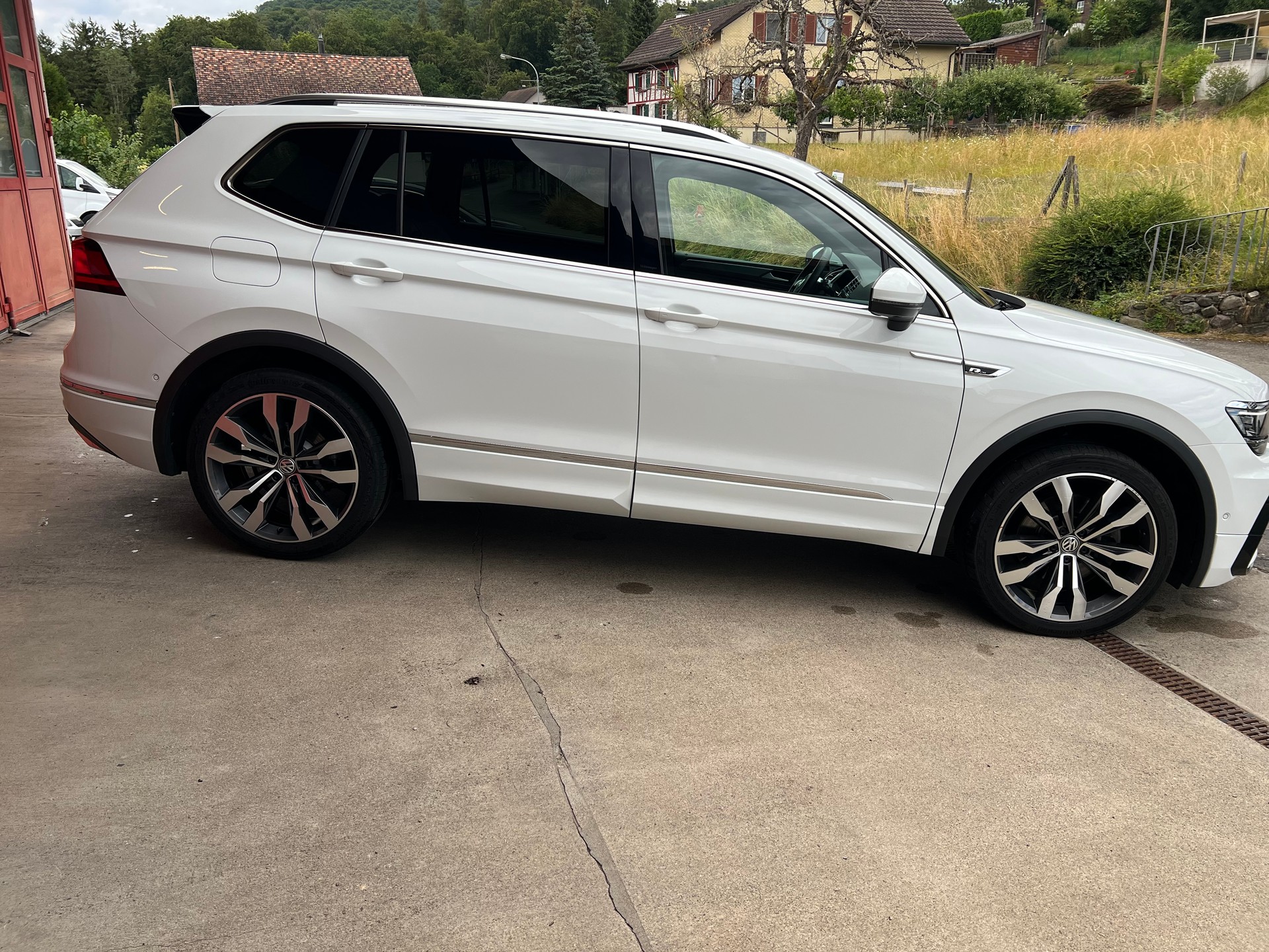 VW Tiguan Allspace 2.0 TDI SCR R-Line 4Motion DSG-image-11