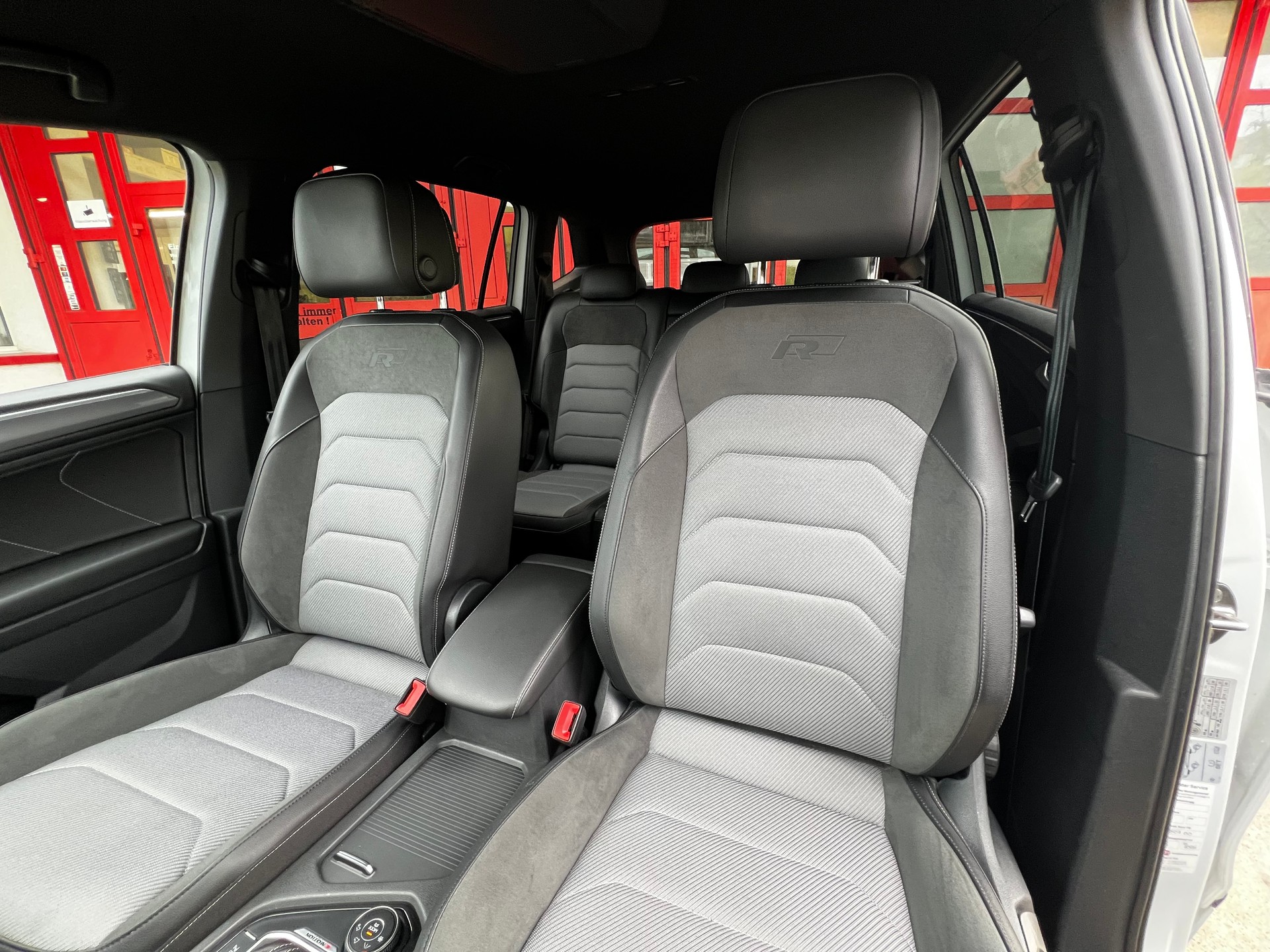 VW Tiguan Allspace 2.0 TDI SCR R-Line 4Motion DSG-image-20