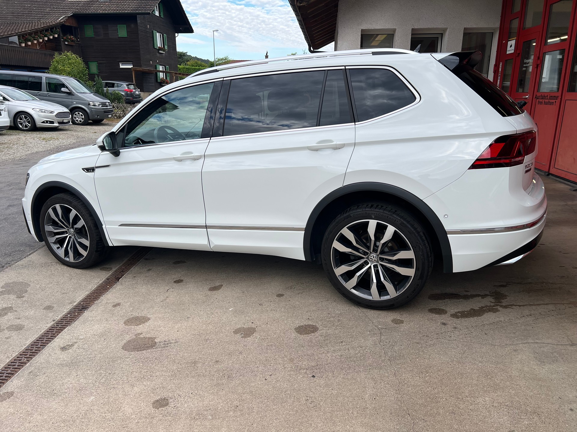 VW Tiguan Allspace 2.0 TDI SCR R-Line 4Motion DSG-image-7