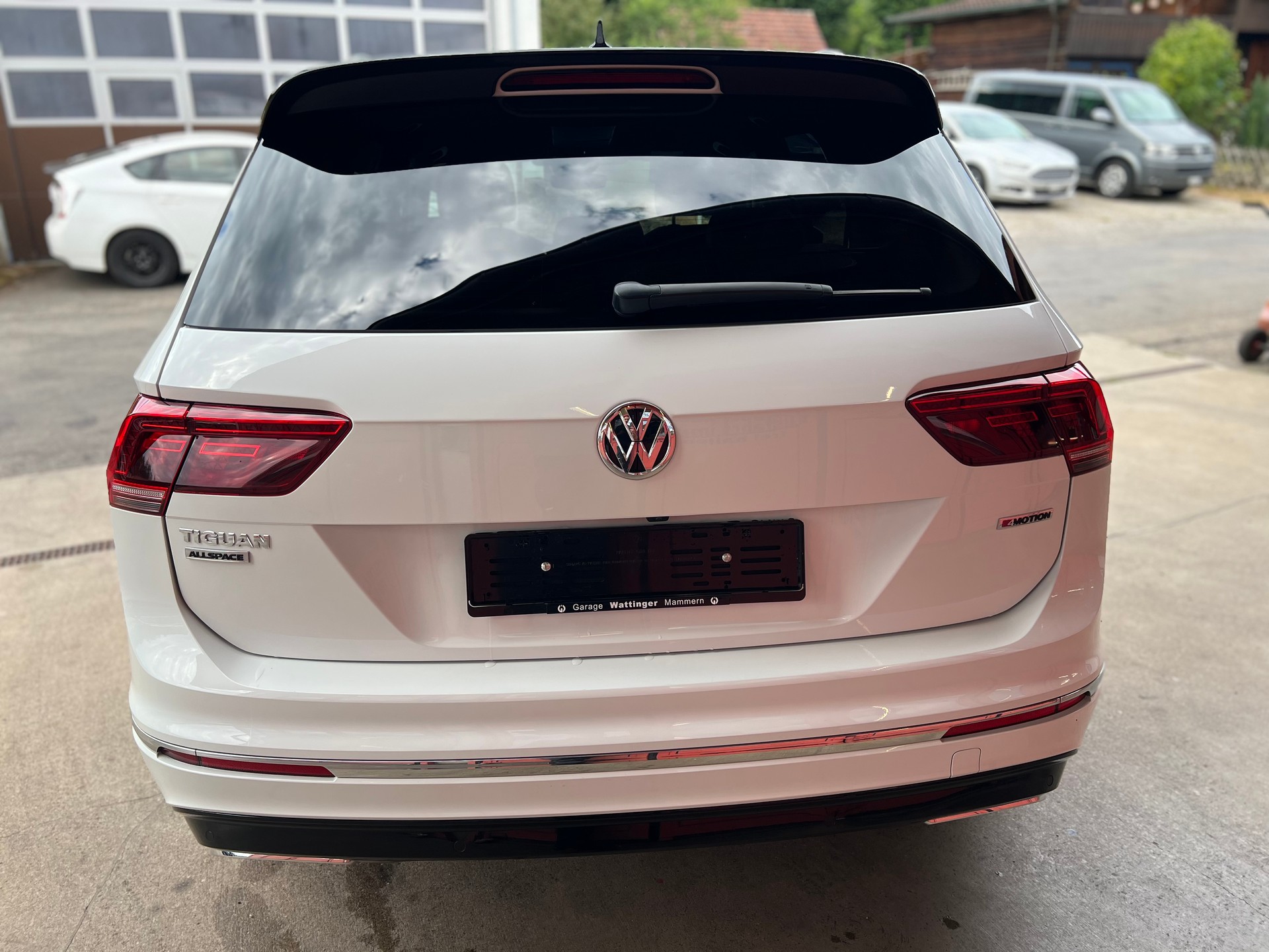 VW Tiguan Allspace 2.0 TDI SCR R-Line 4Motion DSG-image-9