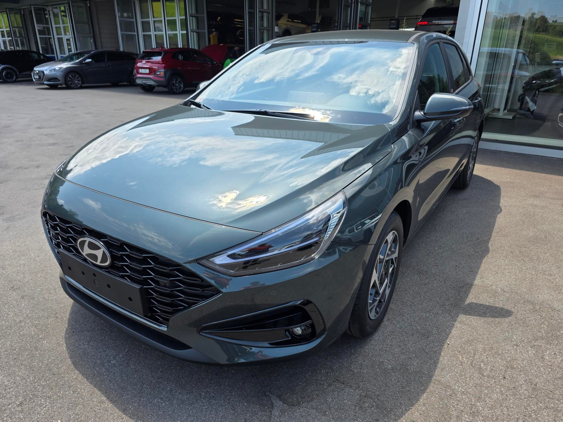 HYUNDAI i30 1.6 T-GDi Amplia DCT-image-2