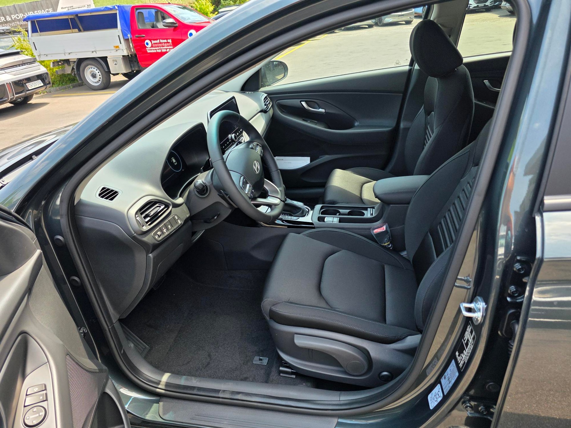 HYUNDAI i30 1.6 T-GDi Amplia DCT-image-9