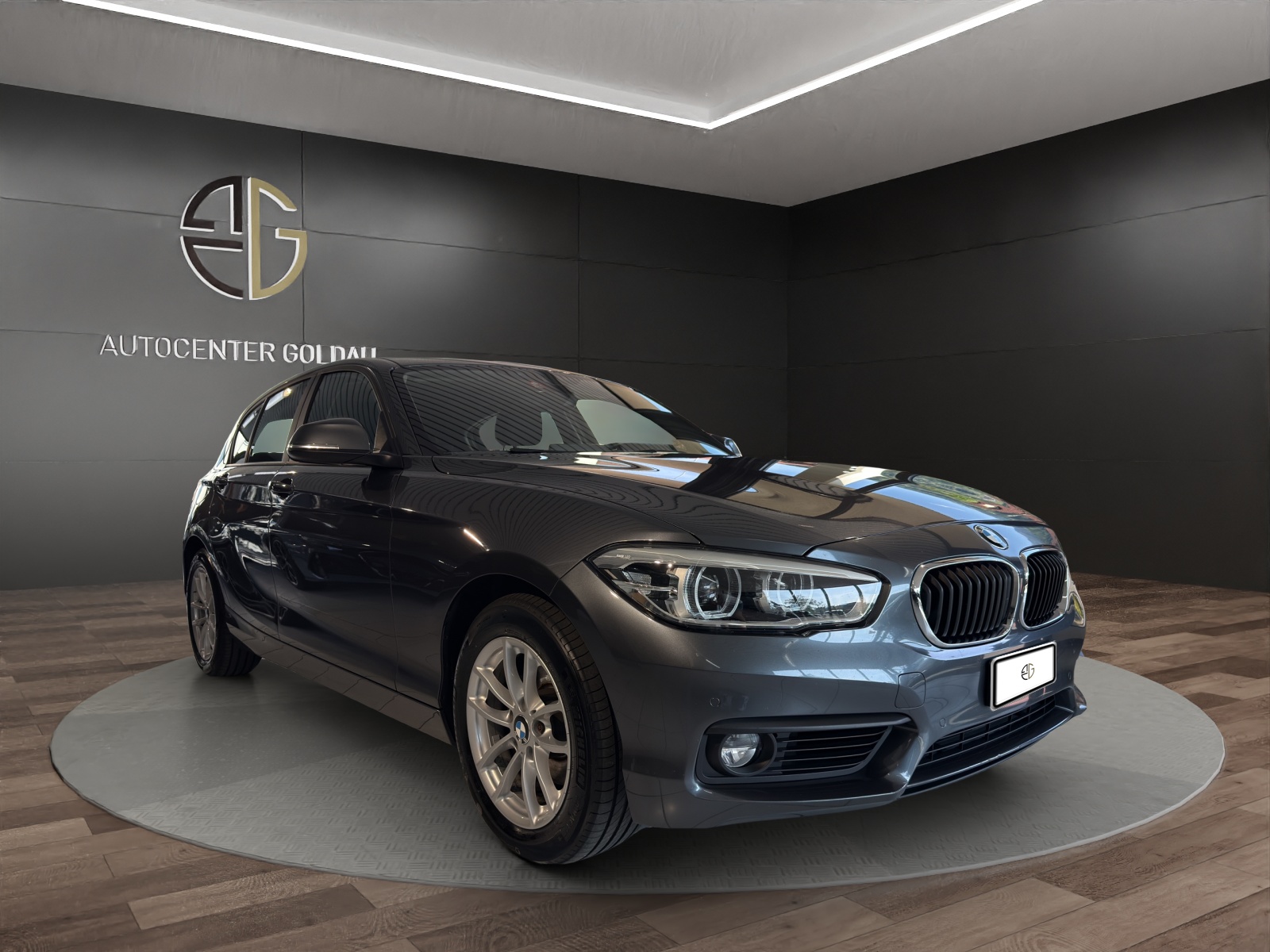 BMW 120d xDrive Steptronic-image-5