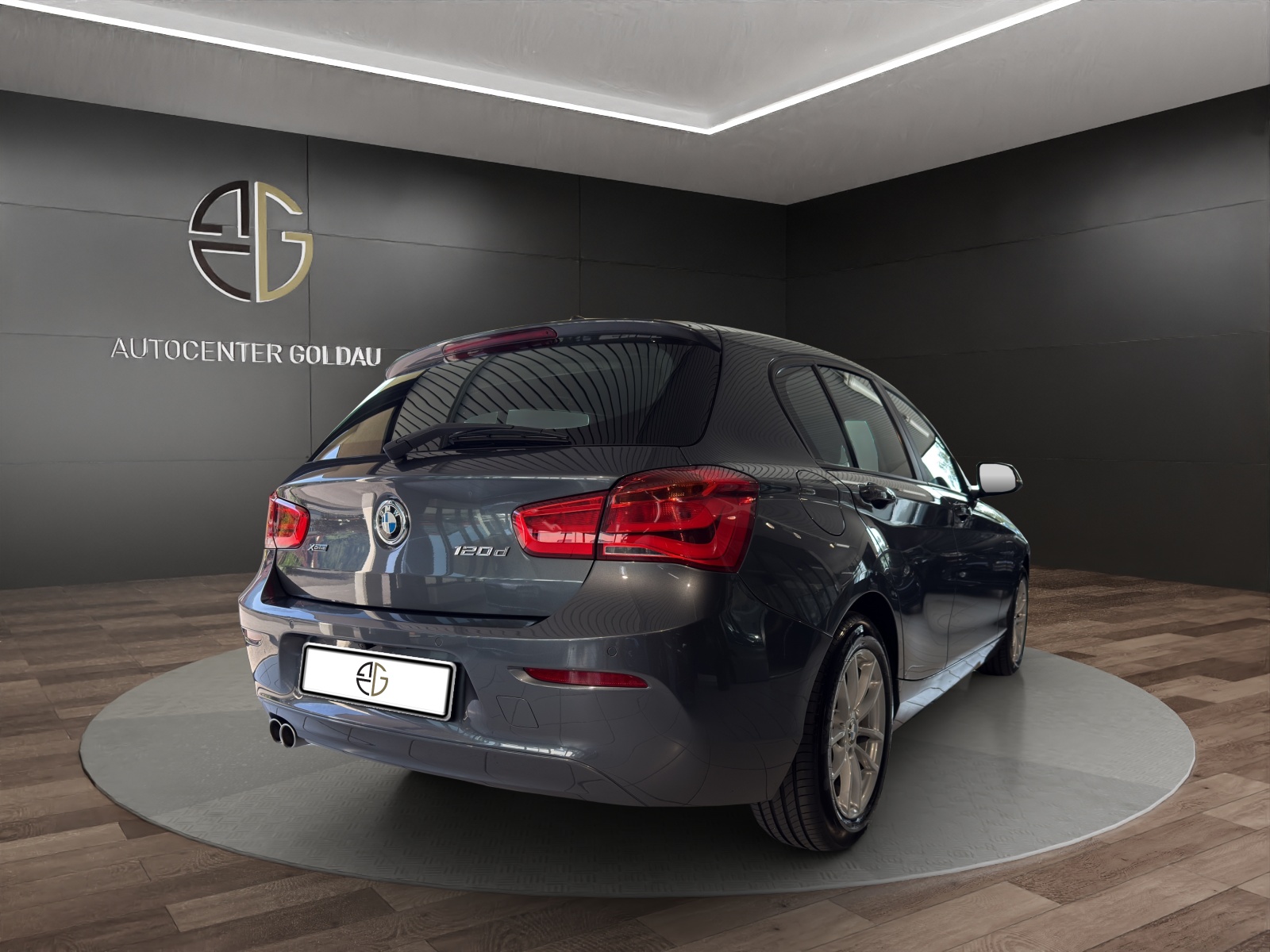 BMW 120d xDrive Steptronic-image-3