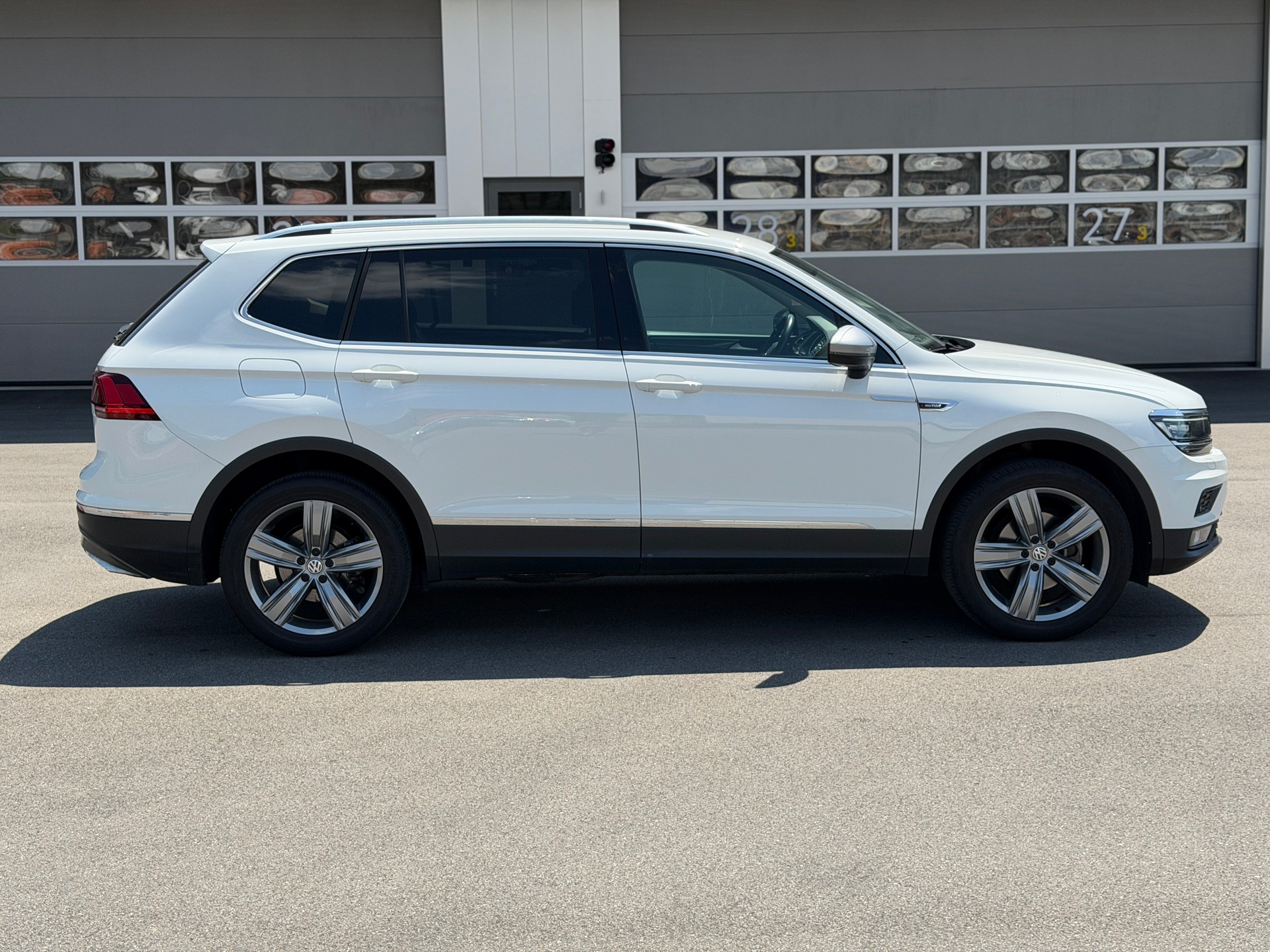 VW Tiguan Allspace 2.0 TDI SCR Trendline 4Motion DSG-image-2