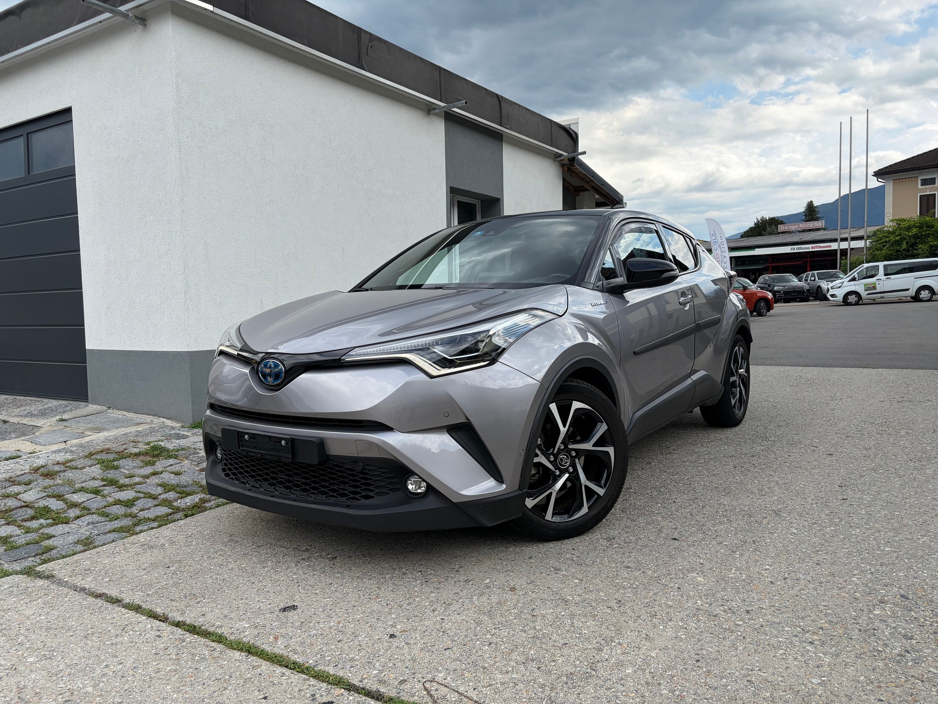 TOYOTA C-HR 1.8 HSD Style CVT-image-2