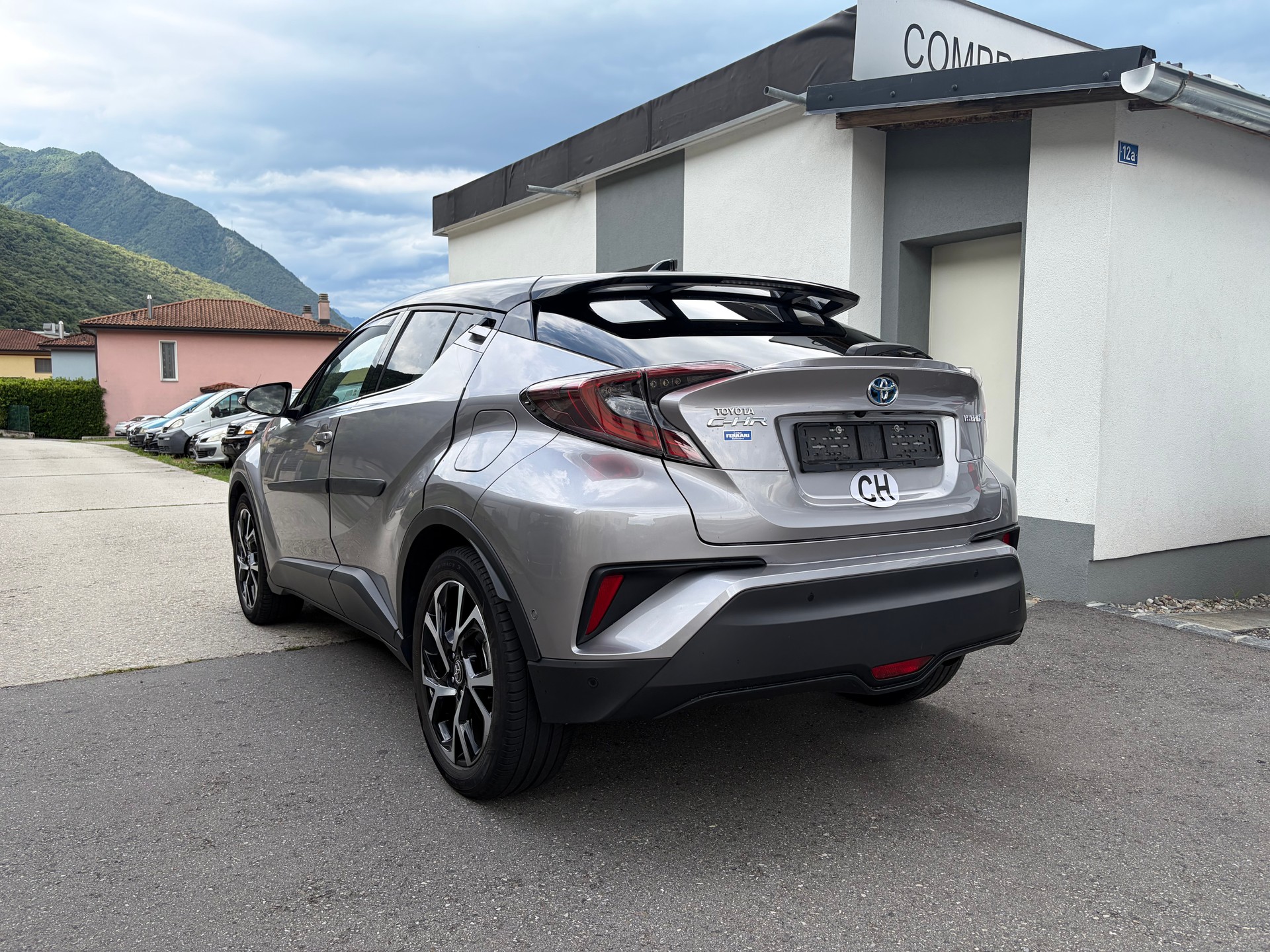 TOYOTA C-HR 1.8 HSD Style CVT-image-3