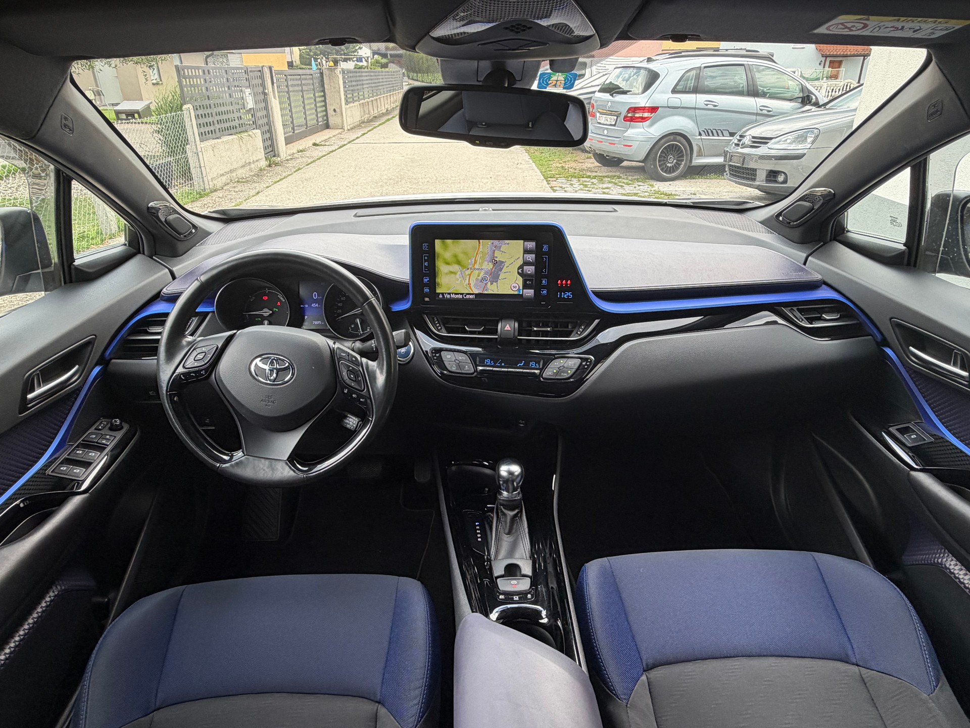TOYOTA C-HR 1.8 HSD Style CVT-image-1