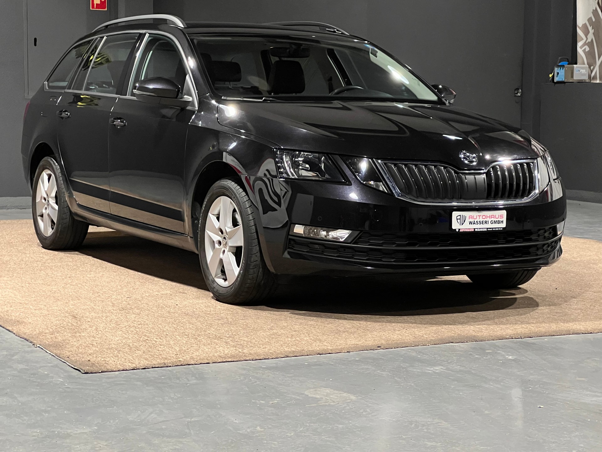 SKODA Octavia Combi 1.5 TSI Swiss Line-image-0