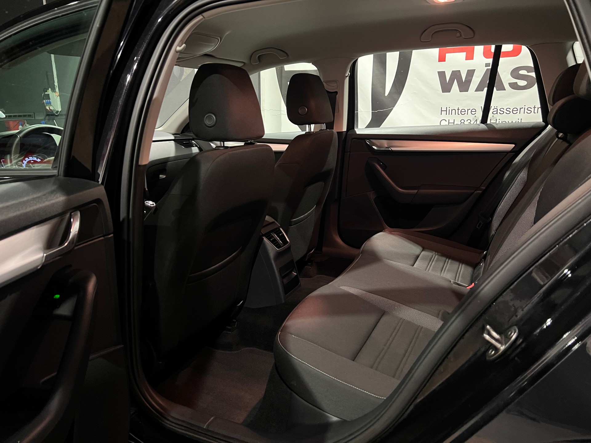SKODA Octavia Combi 1.5 TSI Swiss Line-image-14
