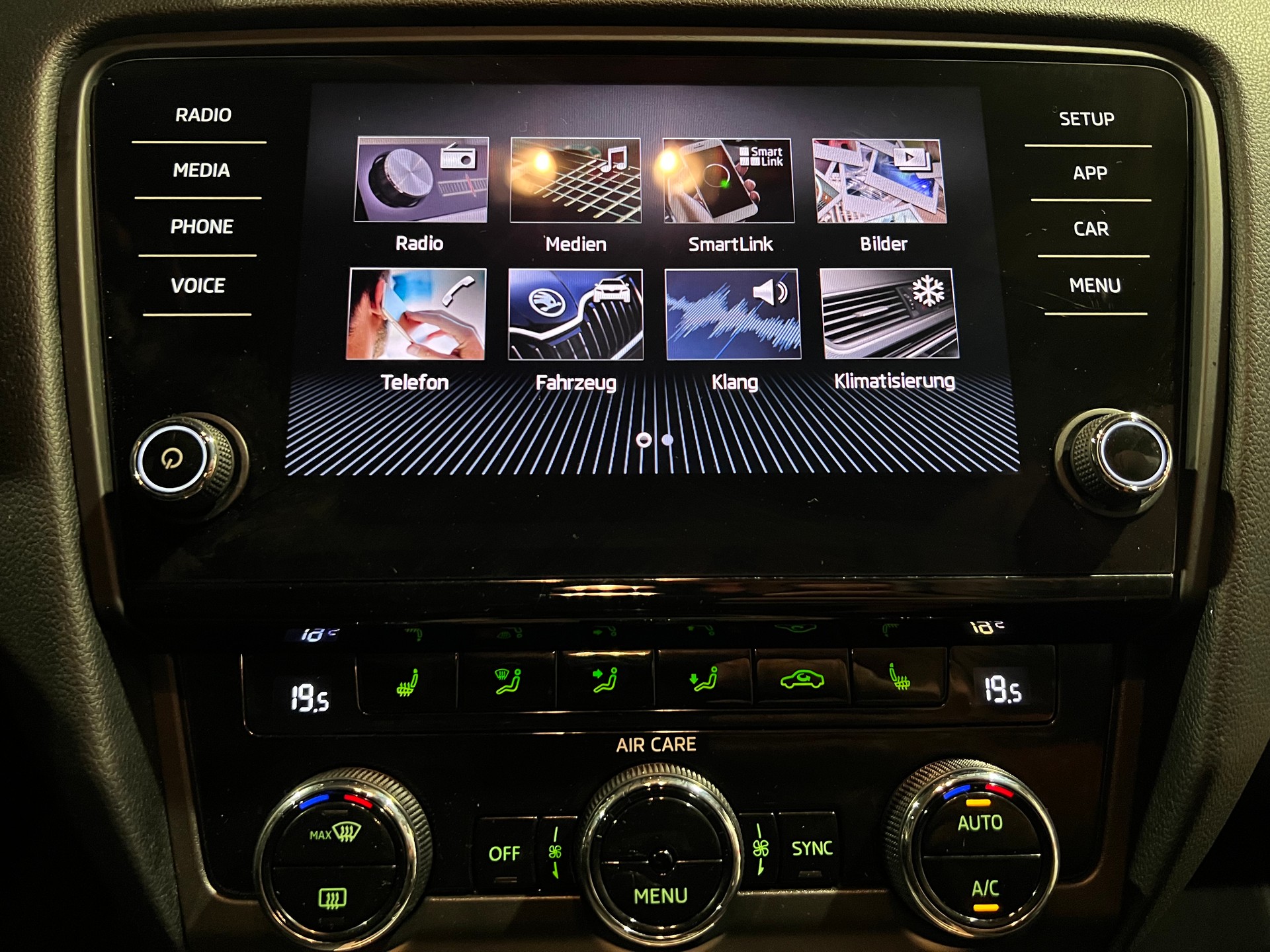 SKODA Octavia Combi 1.5 TSI Swiss Line-image-16