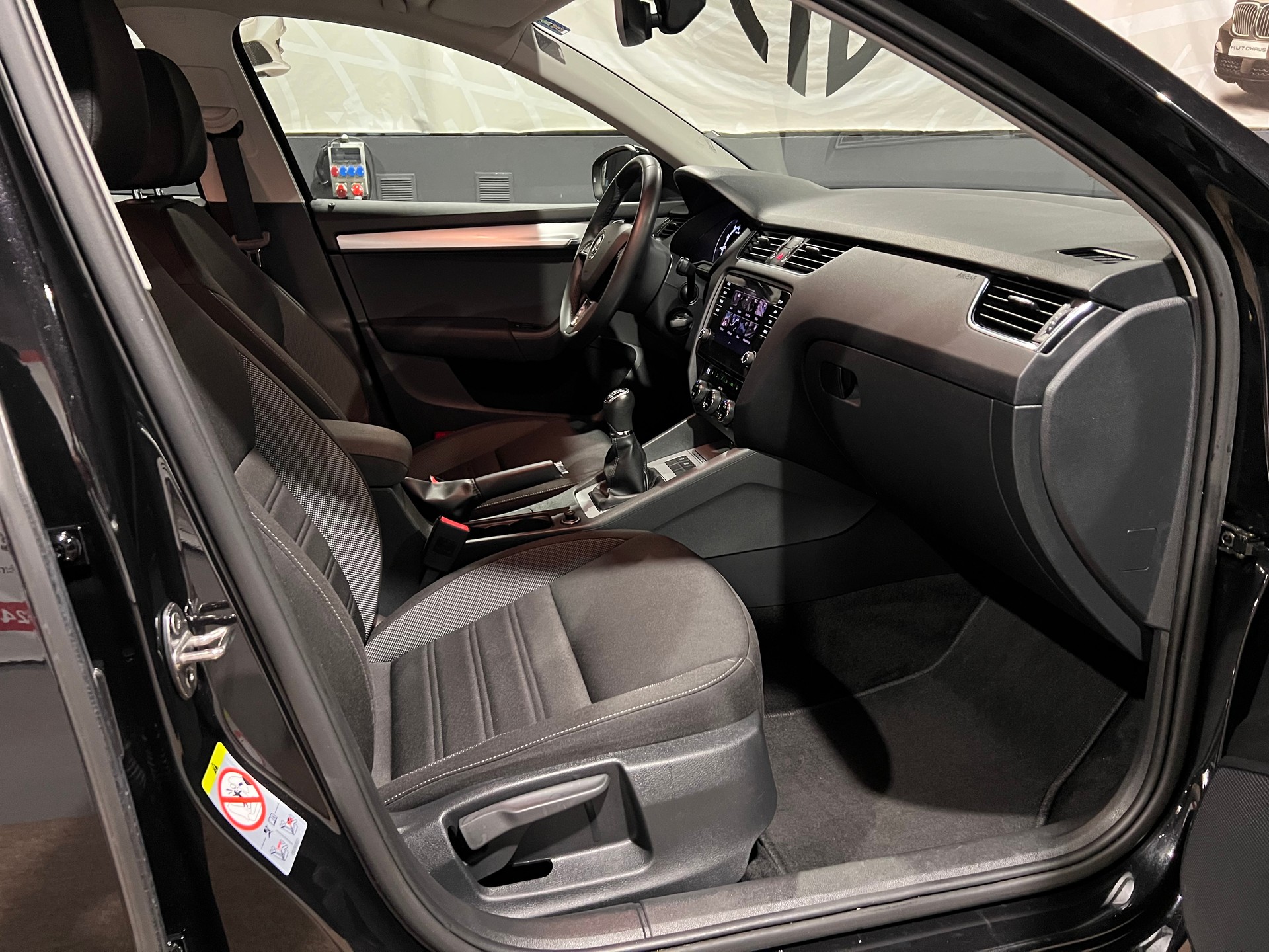 SKODA Octavia Combi 1.5 TSI Swiss Line-image-12