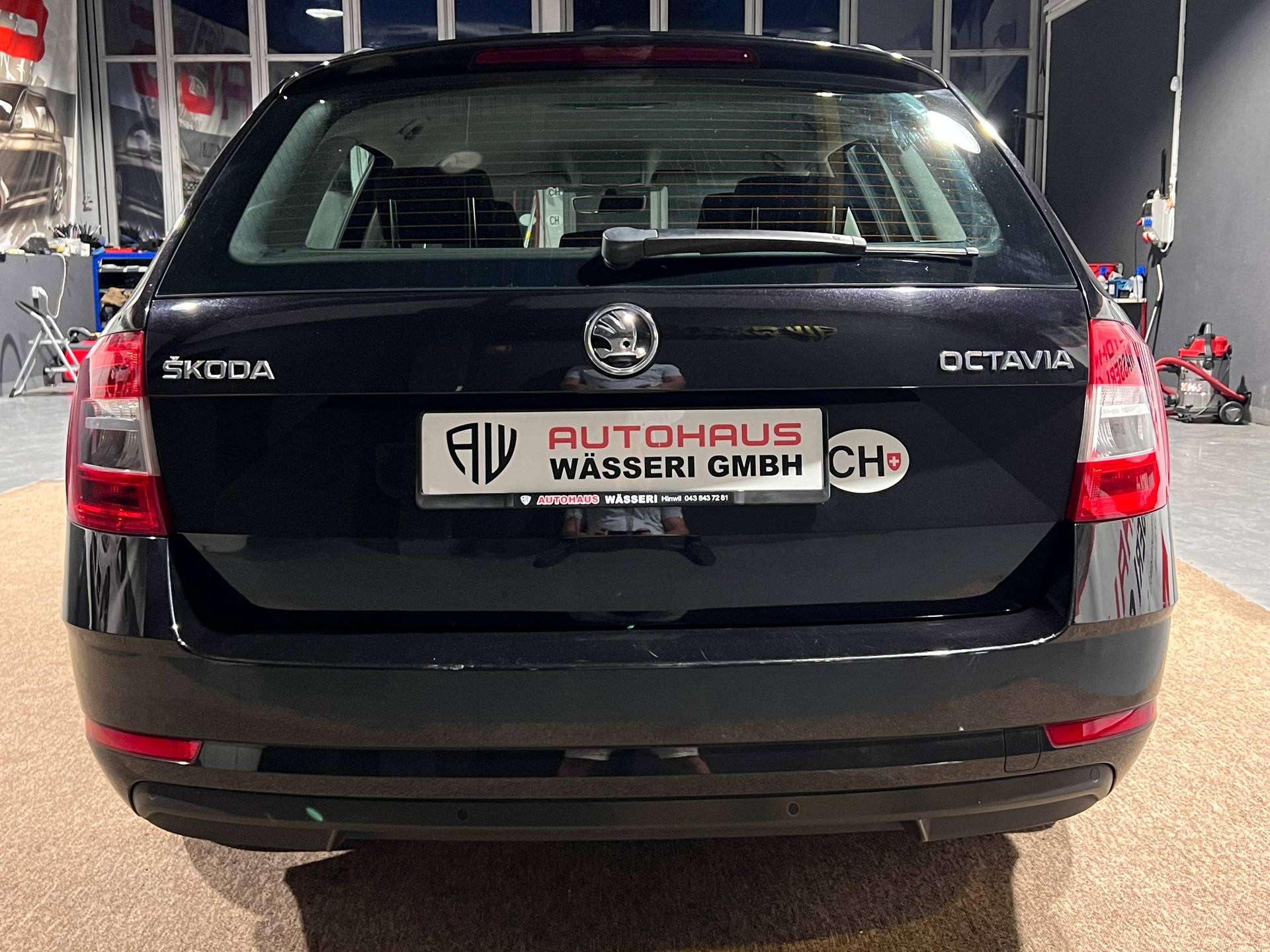 SKODA Octavia Combi 1.5 TSI Swiss Line-image-3