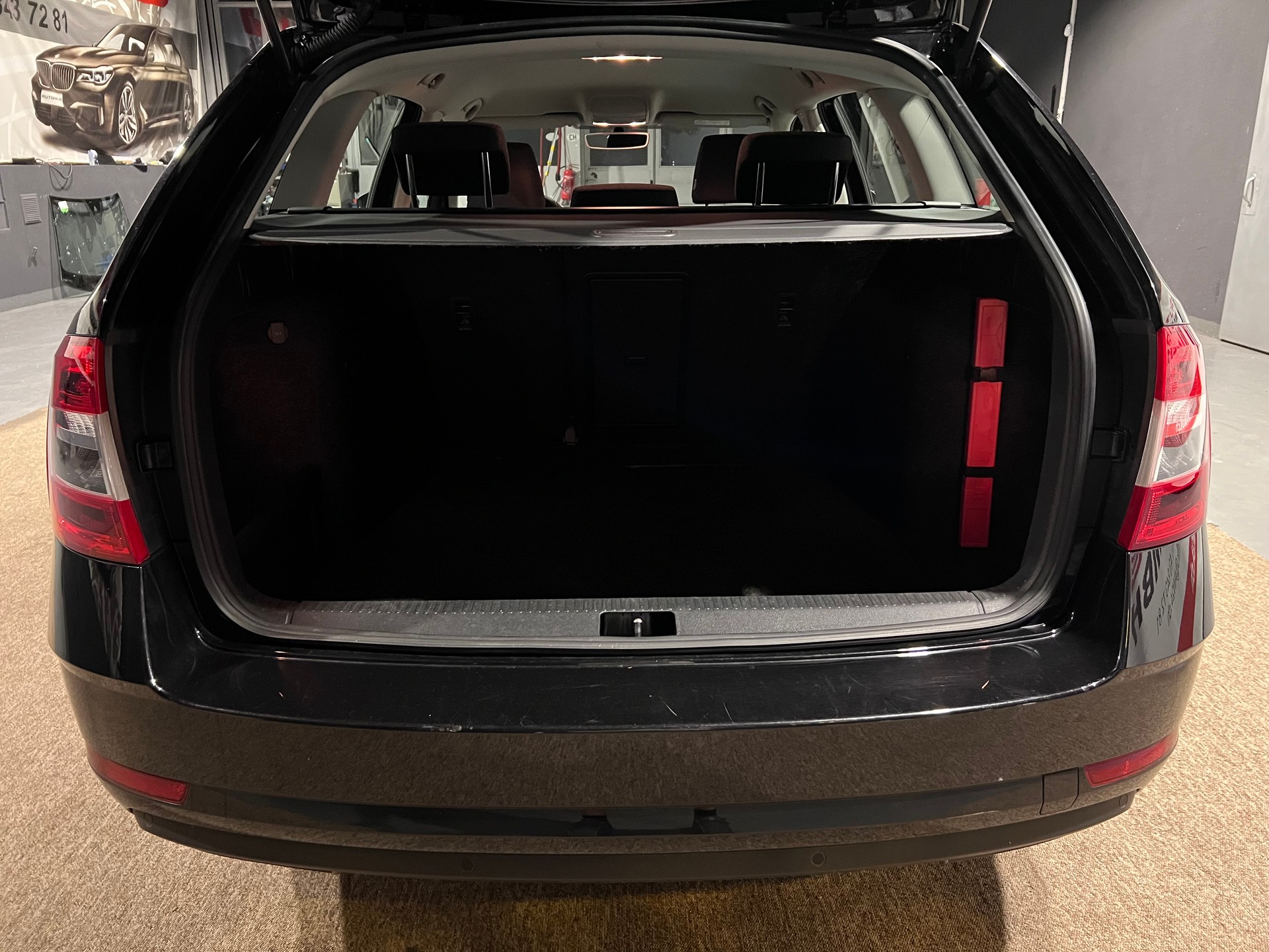 SKODA Octavia Combi 1.5 TSI Swiss Line-image-4