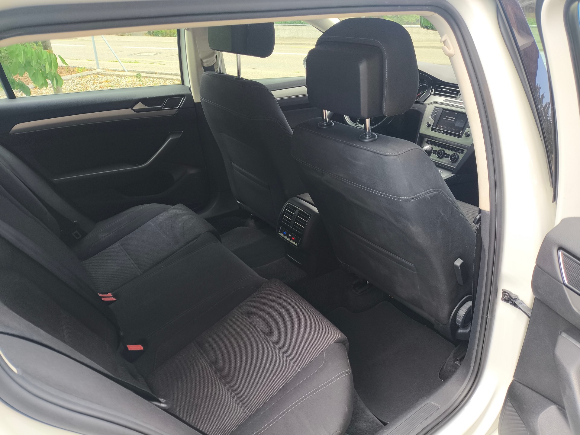 VW Passat Variant 2.0 TDI BMT Comfortline DSG-image-8