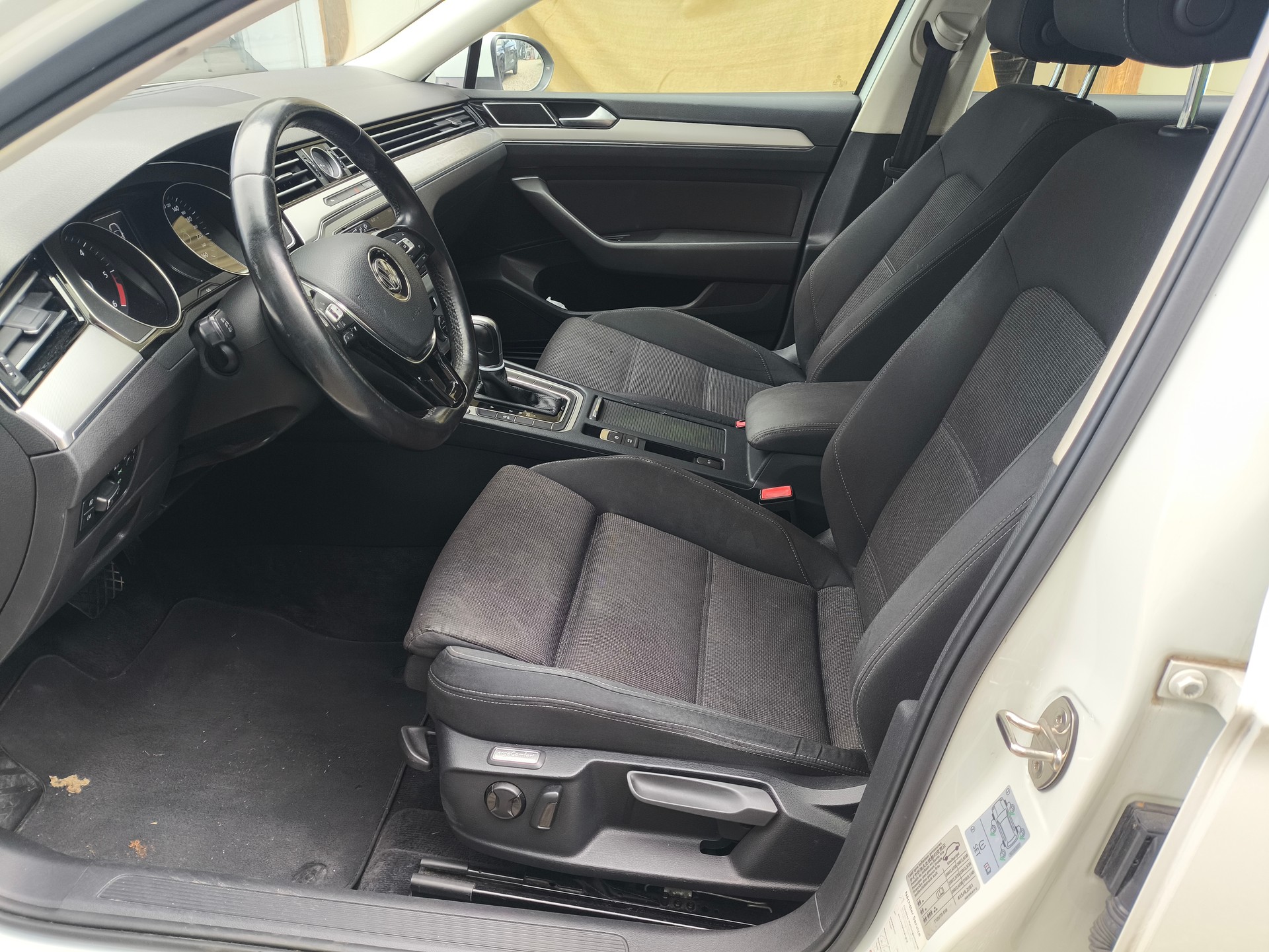 VW Passat Variant 2.0 TDI BMT Comfortline DSG-image-11