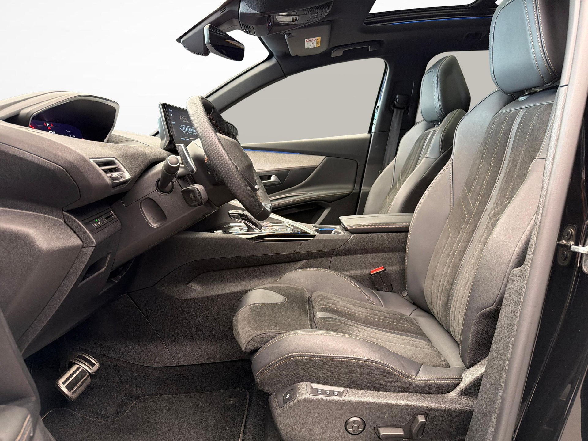 PEUGEOT 3008 1.2 PureTech GT Pack-image-9