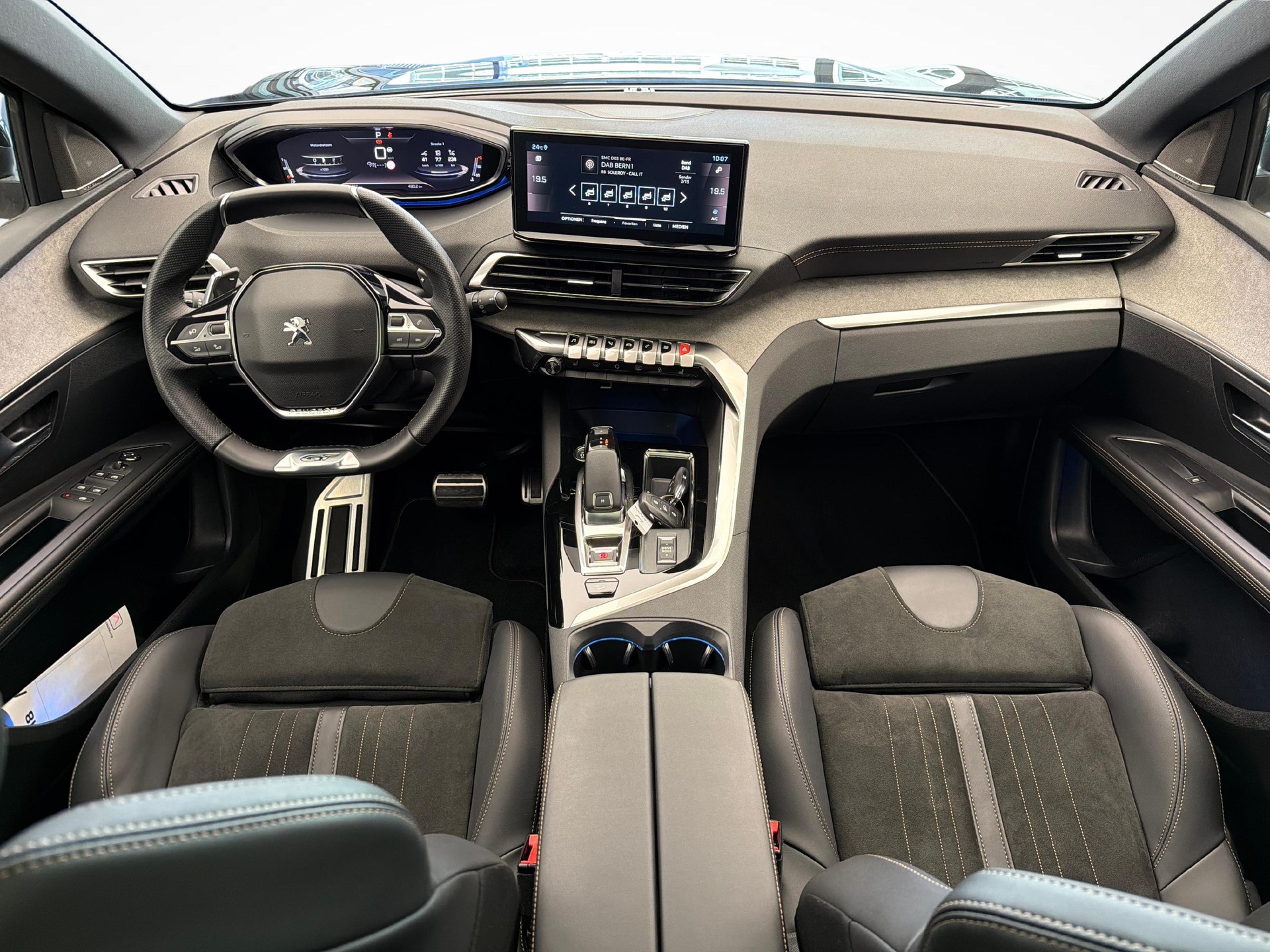 PEUGEOT 3008 1.2 PureTech GT Pack-image-8