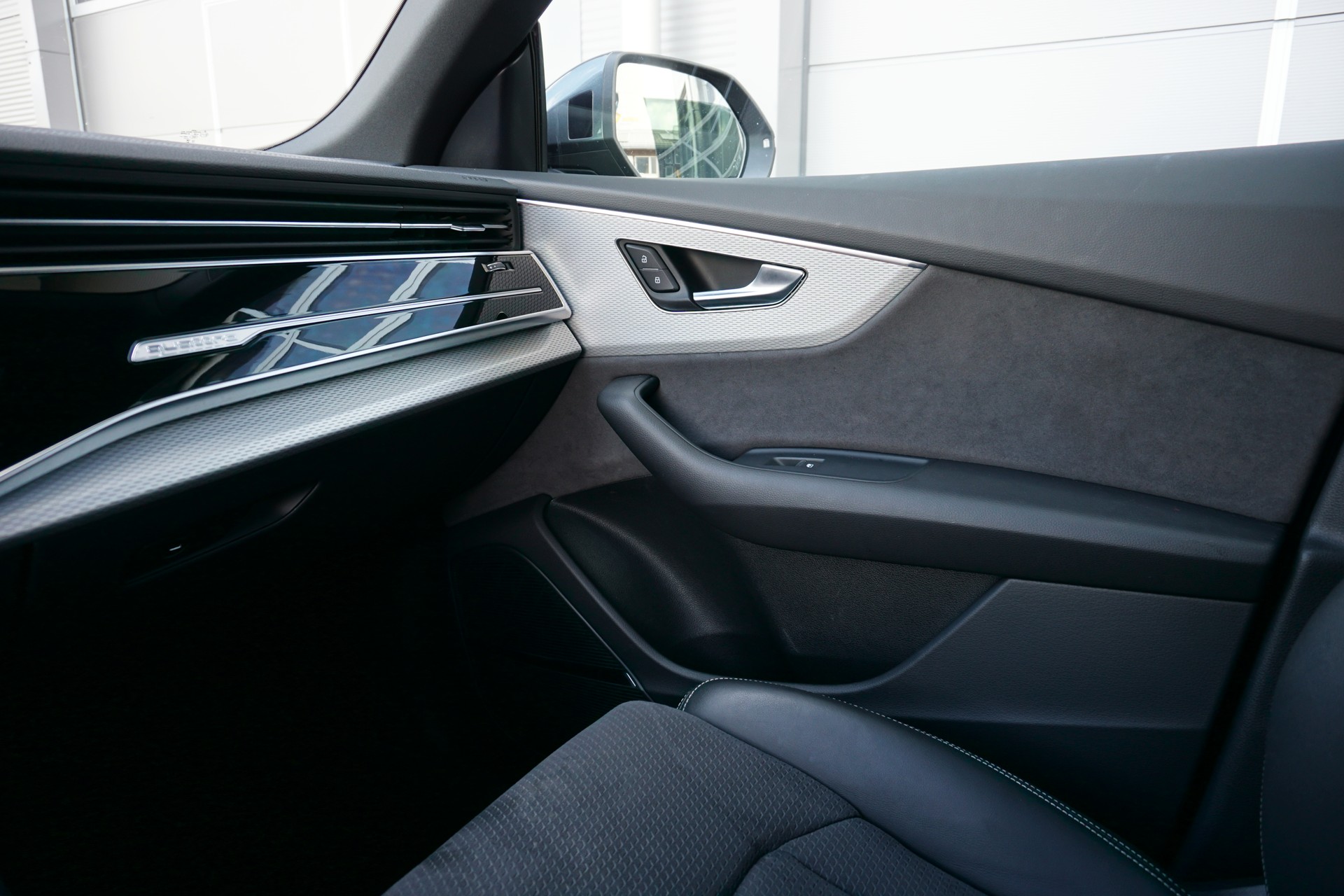 AUDI SQ8 SUV TFSI quattro tiptronic-image-12