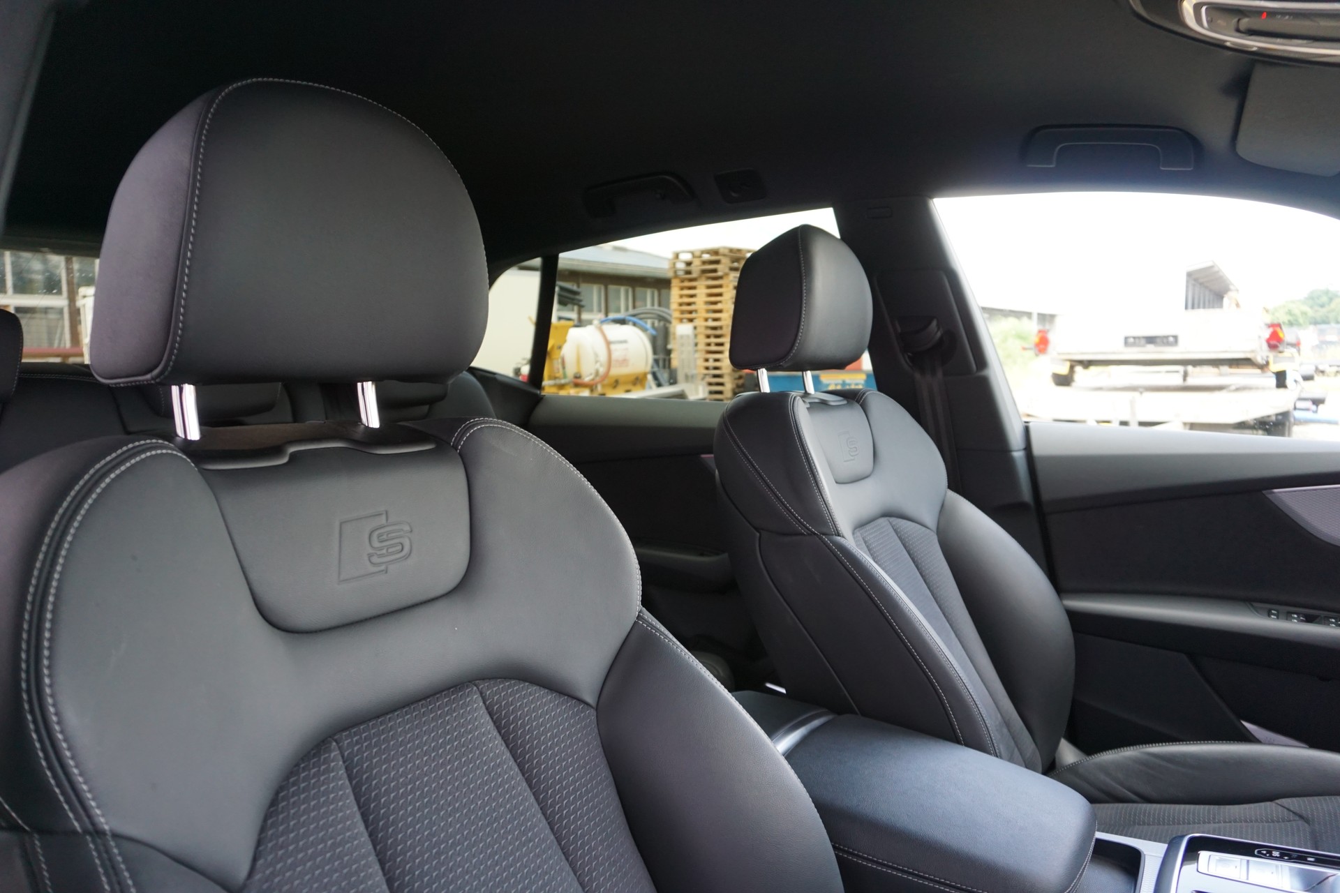 AUDI SQ8 SUV TFSI quattro tiptronic-image-9