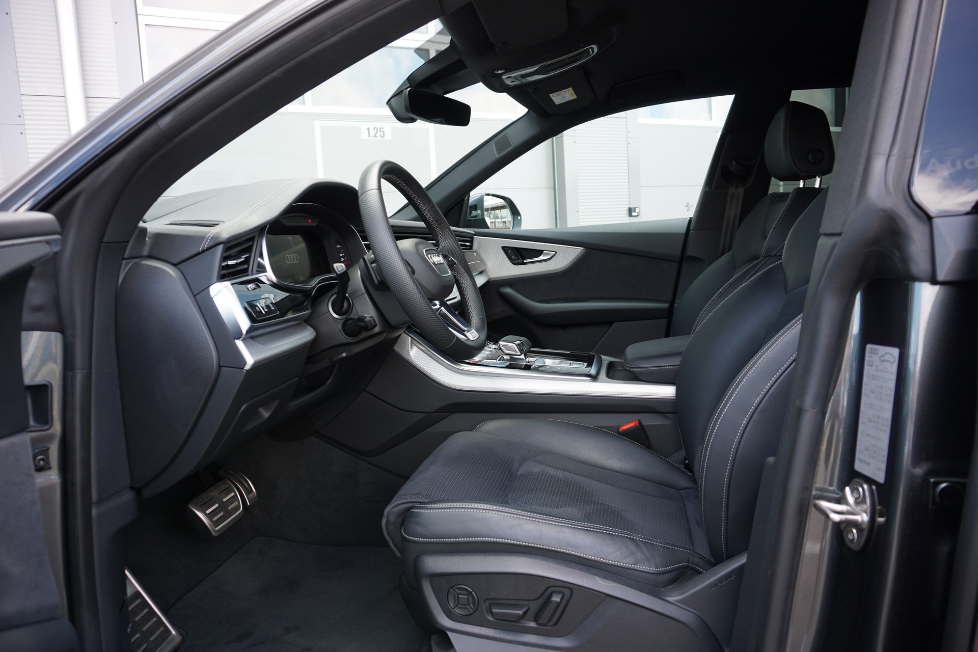 AUDI SQ8 SUV TFSI quattro tiptronic-image-6