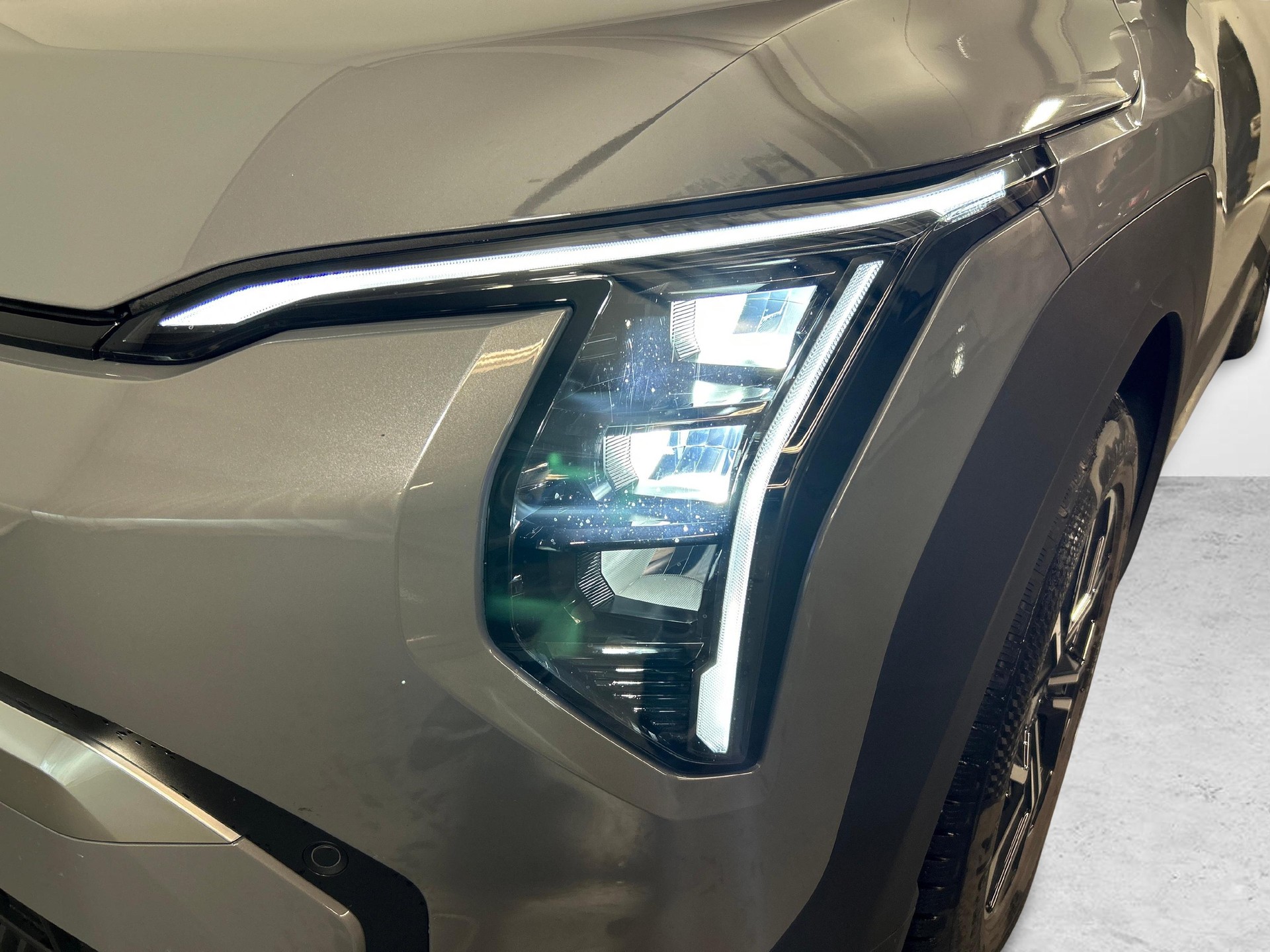 KIA EV3 81 kWh Earth-image-15