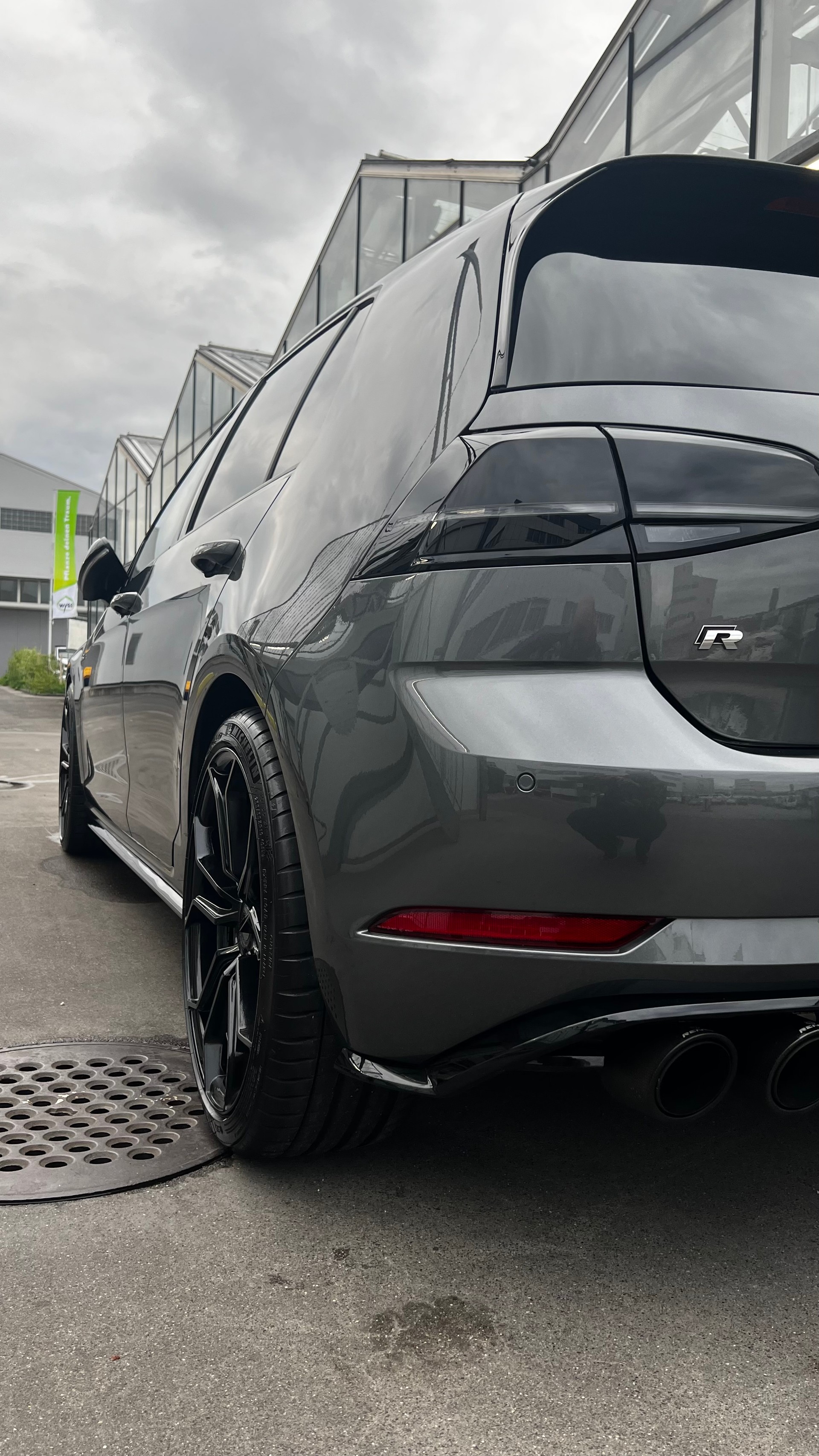 VW 2.0 TSI R 310 DSG 4motion-image-3