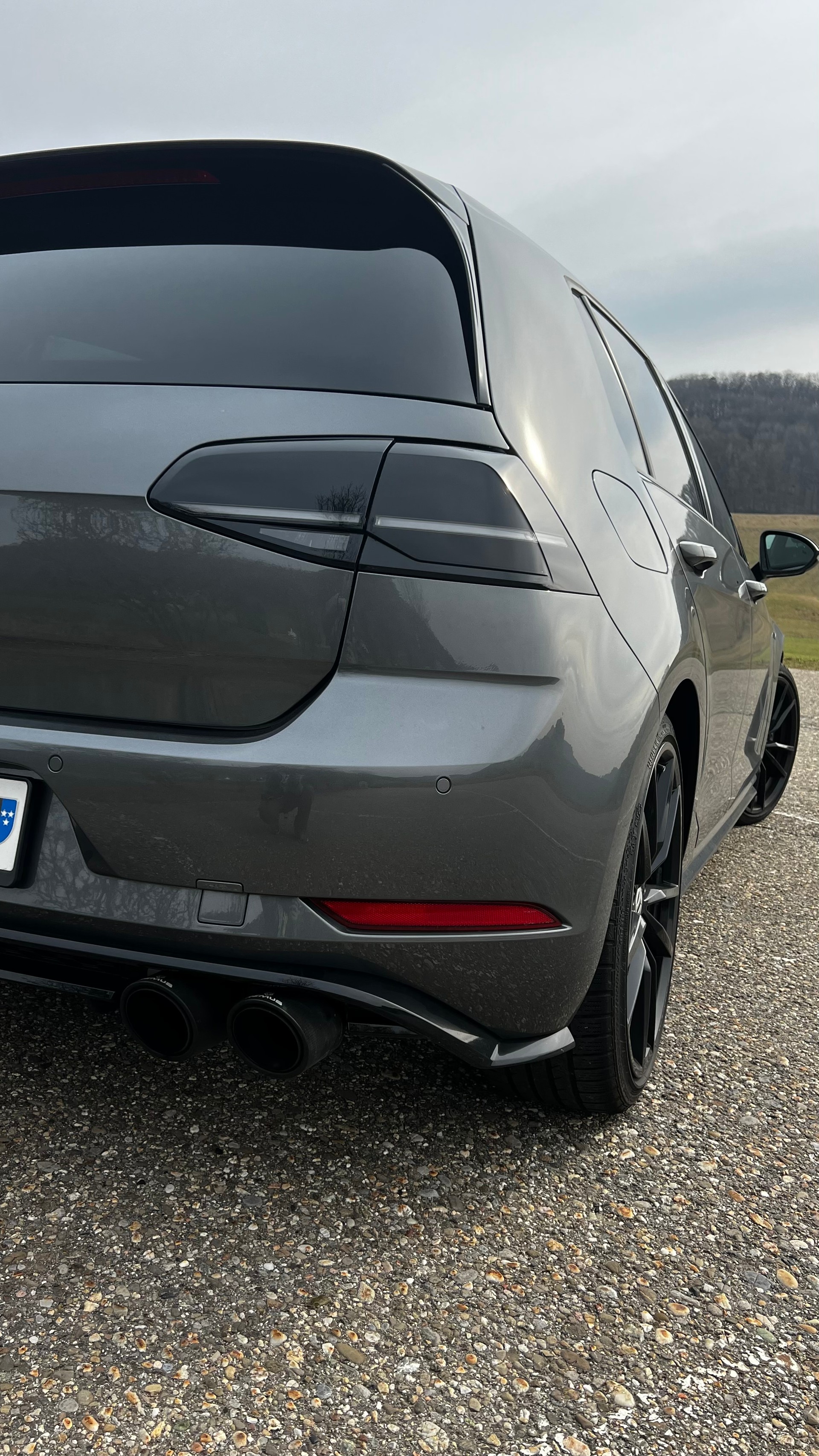 VW 2.0 TSI R 310 DSG 4motion-image-1