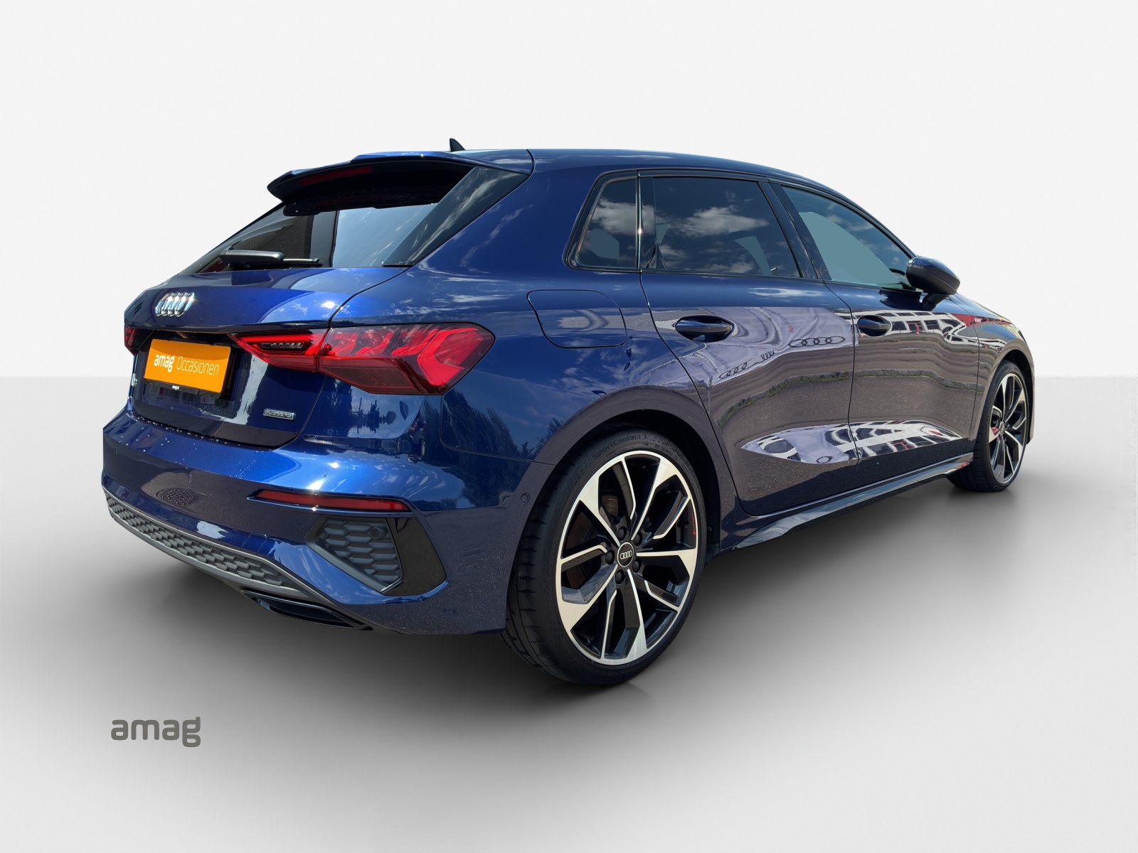 AUDI A3 Sportback 40 TFSI S line quattro S-tronic-image-4