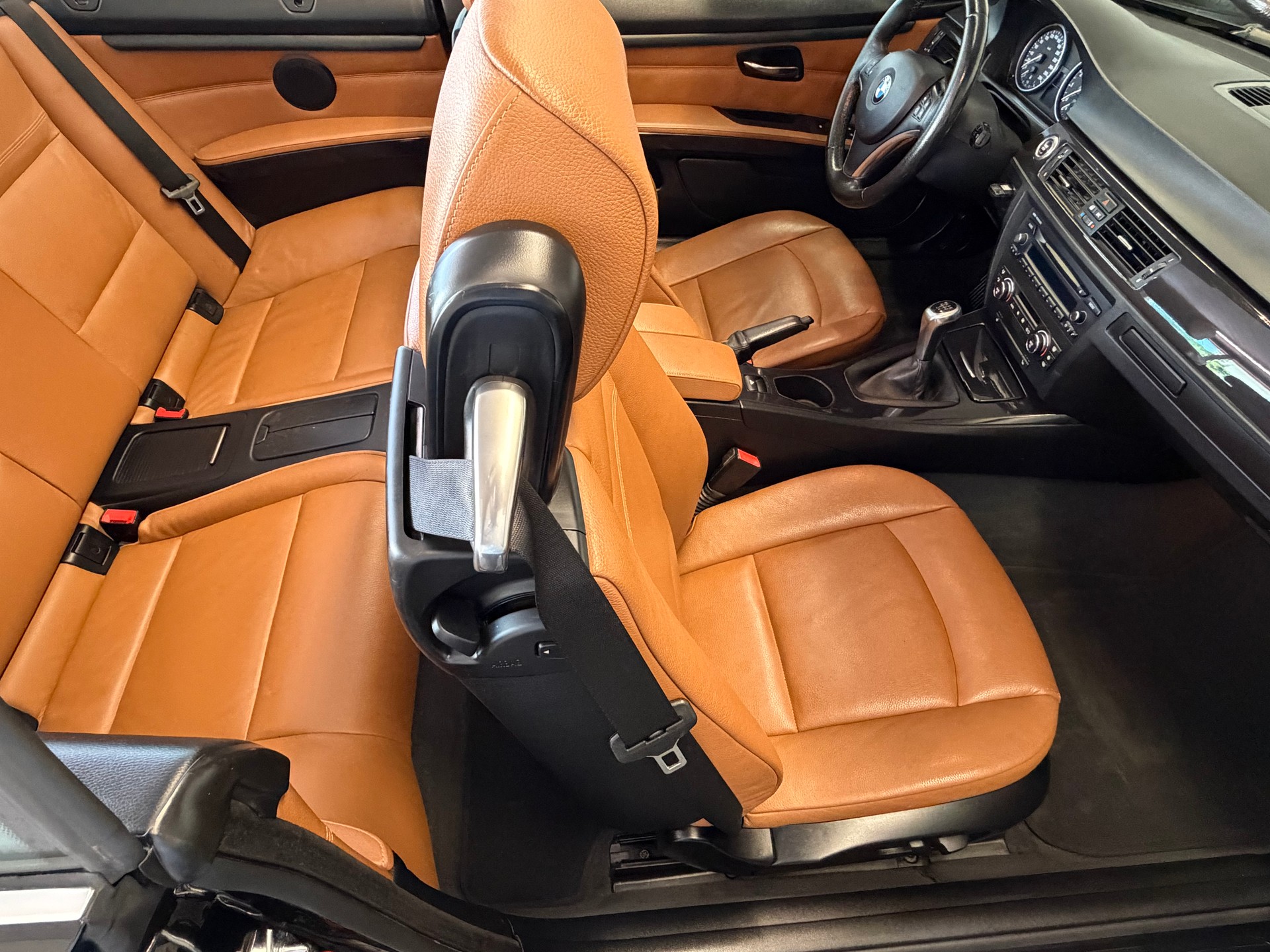 BMW 330i Cabriolet-image-11