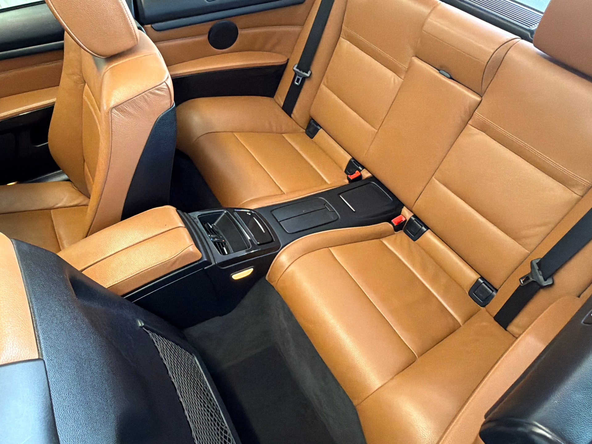 BMW 330i Cabriolet-image-13