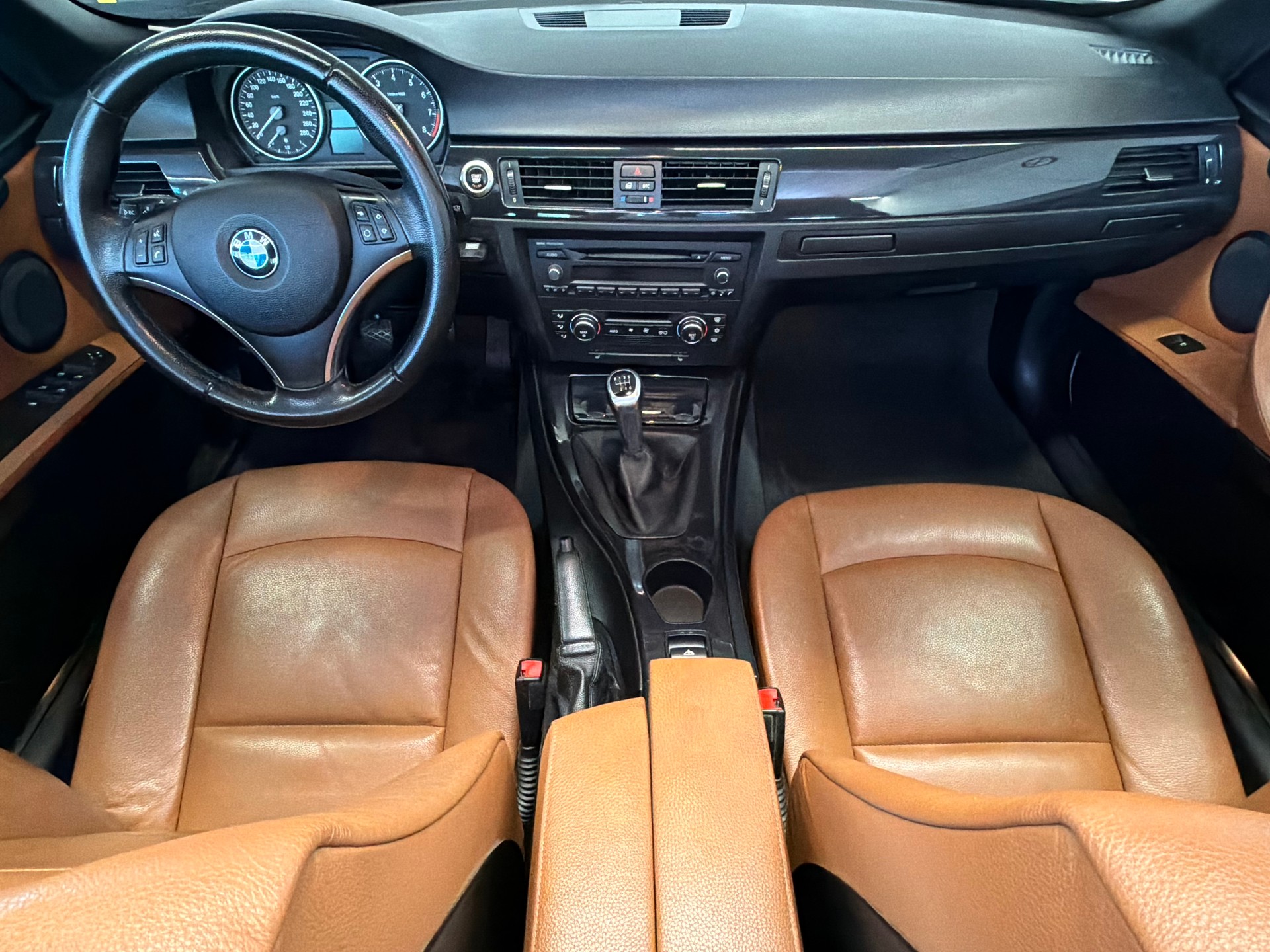 BMW 330i Cabriolet-image-8