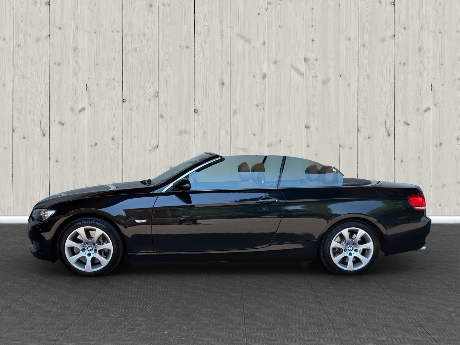 BMW 330i Cabriolet-image-3