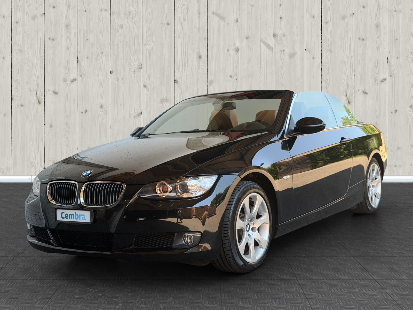 BMW 330i Cabriolet-image-2
