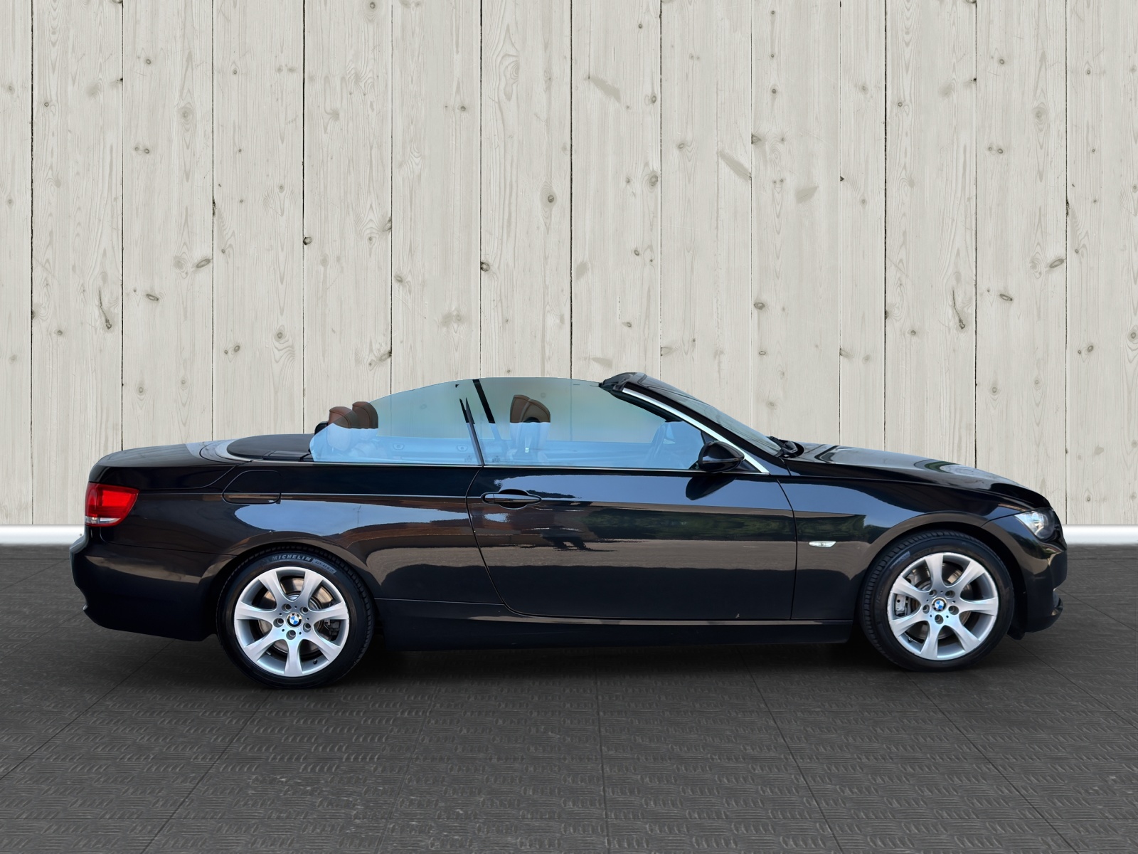 BMW 330i Cabriolet-image-7