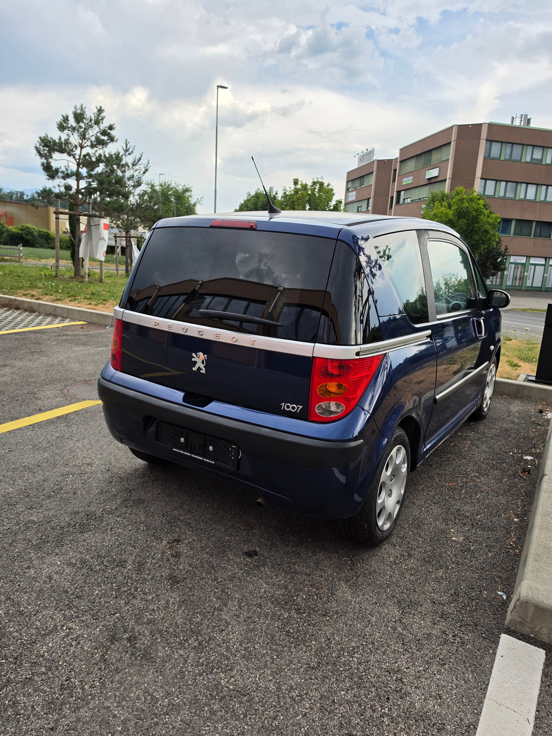 PEUGEOT 1007 1.4 Urban Sesam-image-2