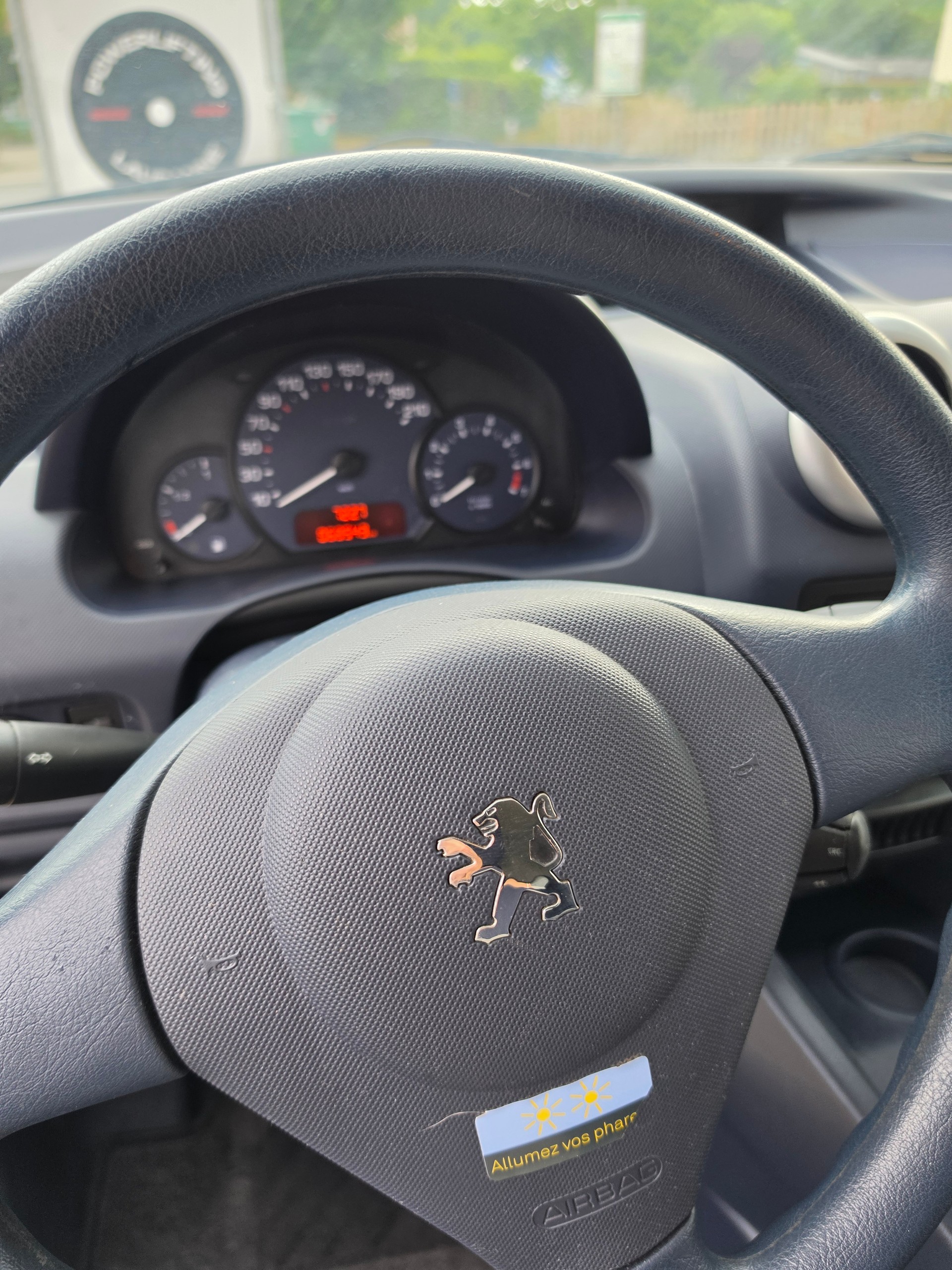 PEUGEOT 1007 1.4 Urban Sesam-image-10