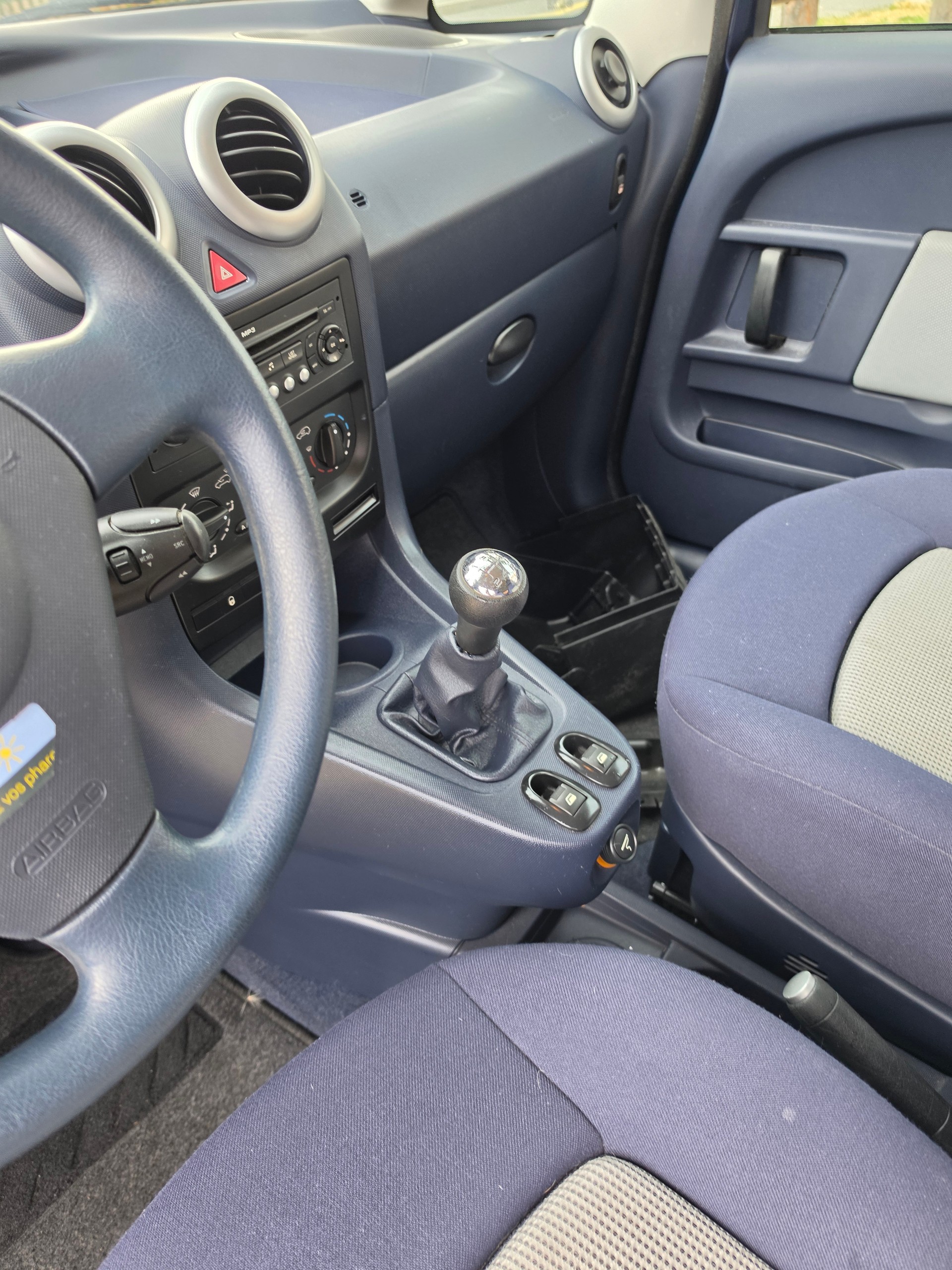 PEUGEOT 1007 1.4 Urban Sesam-image-7
