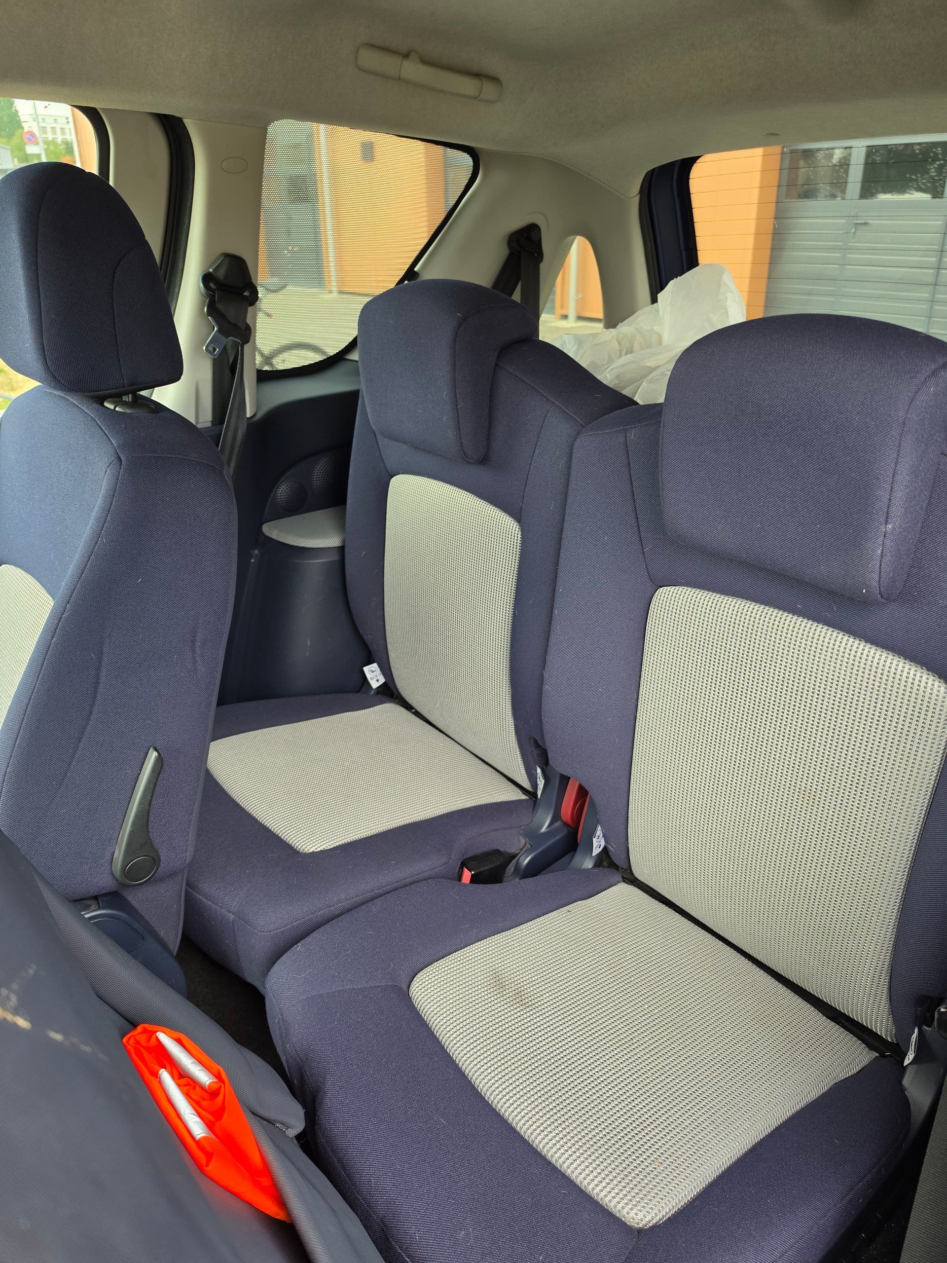PEUGEOT 1007 1.4 Urban Sesam-image-9