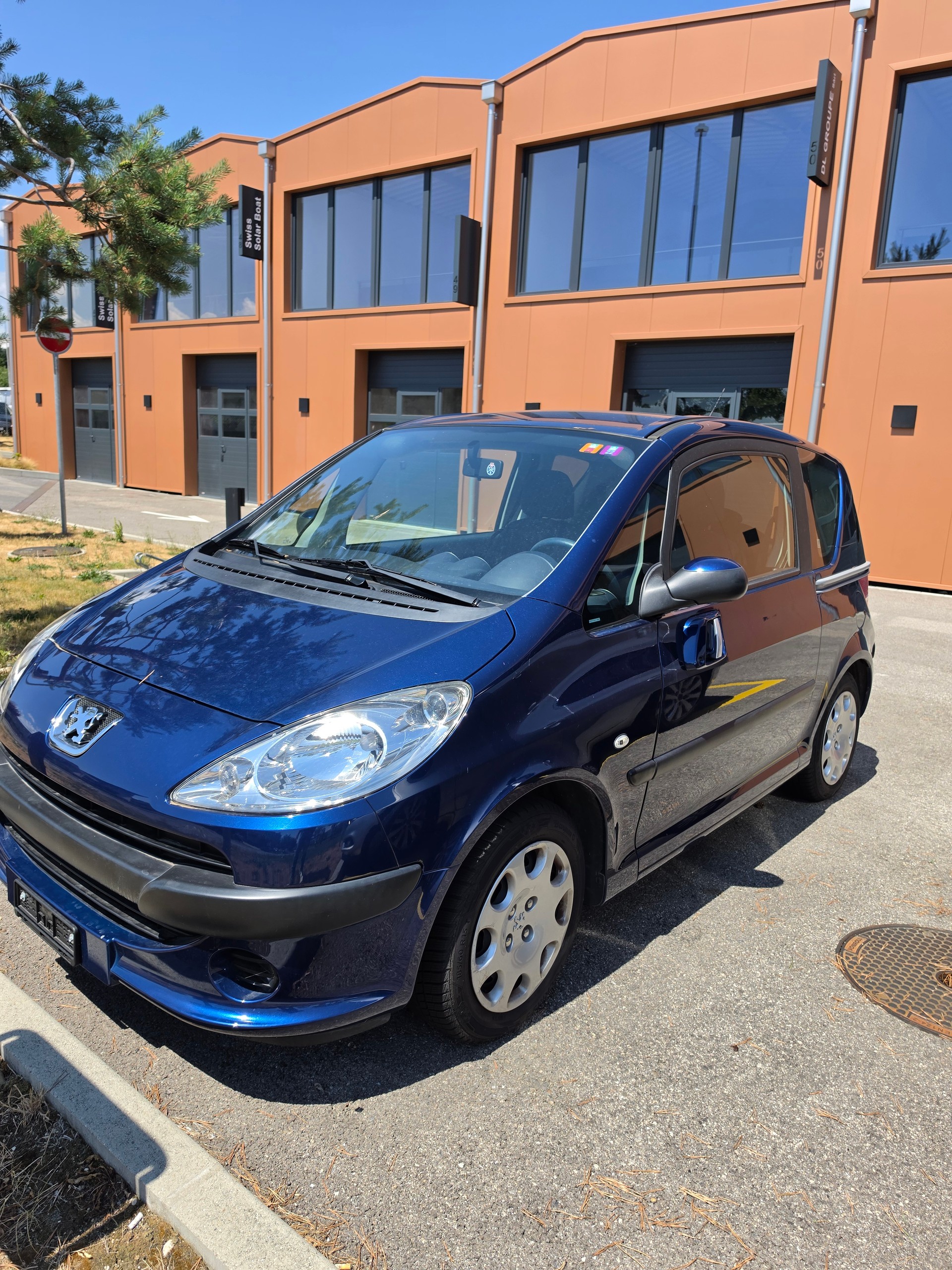 PEUGEOT 1007 1.4 Urban Sesam-image-5