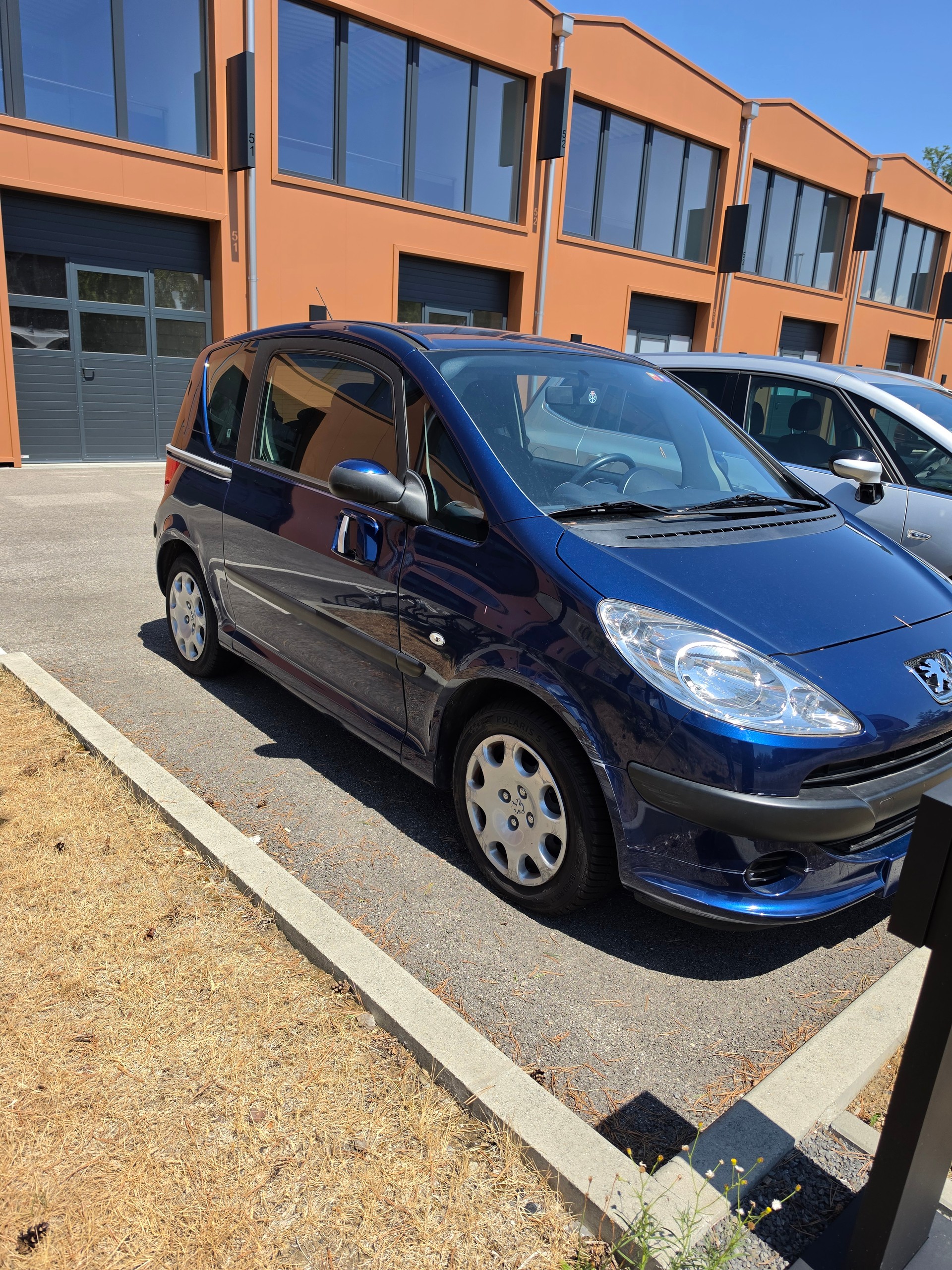 PEUGEOT 1007 1.4 Urban Sesam-image-1