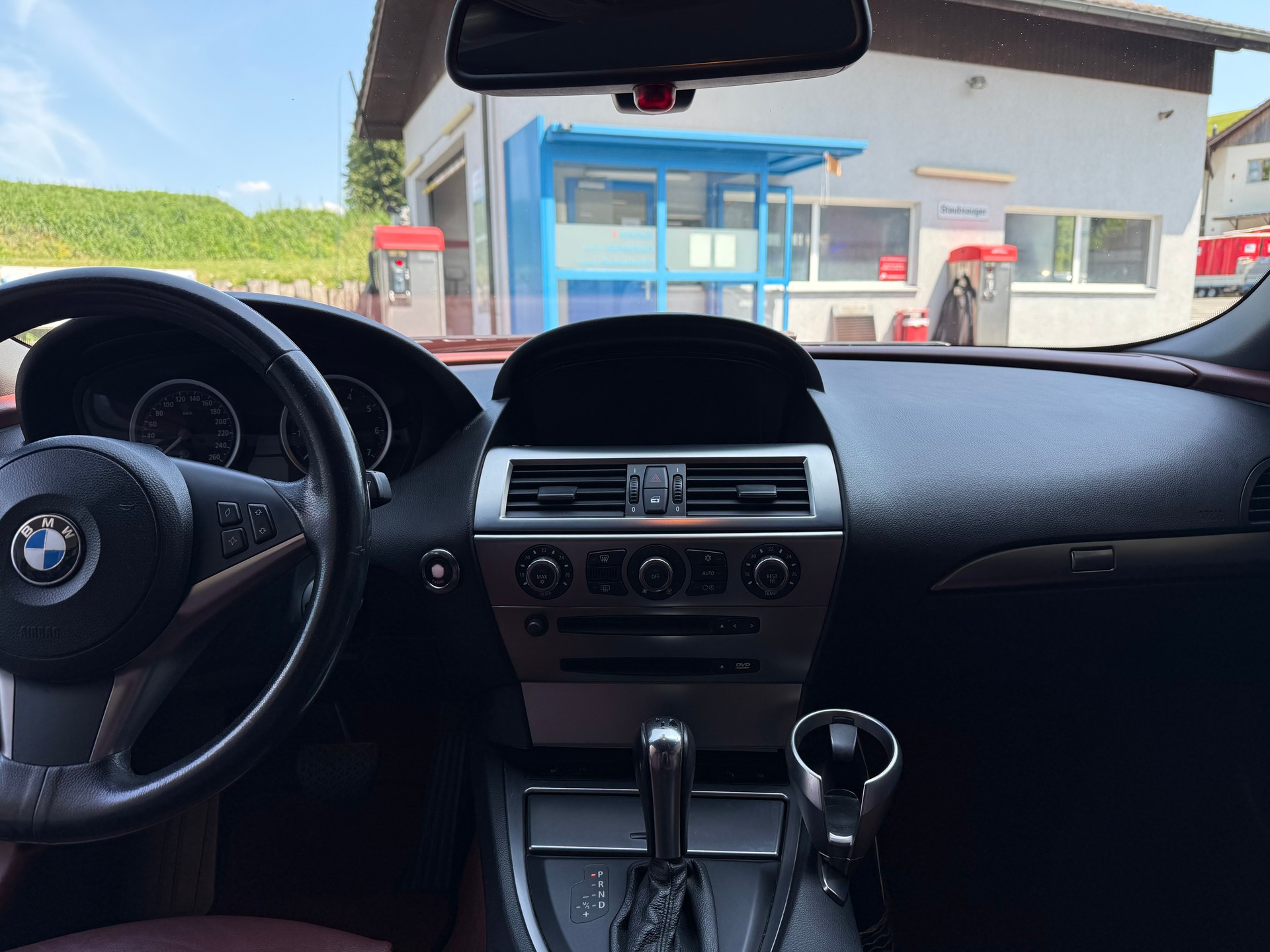 BMW 650i-image-12