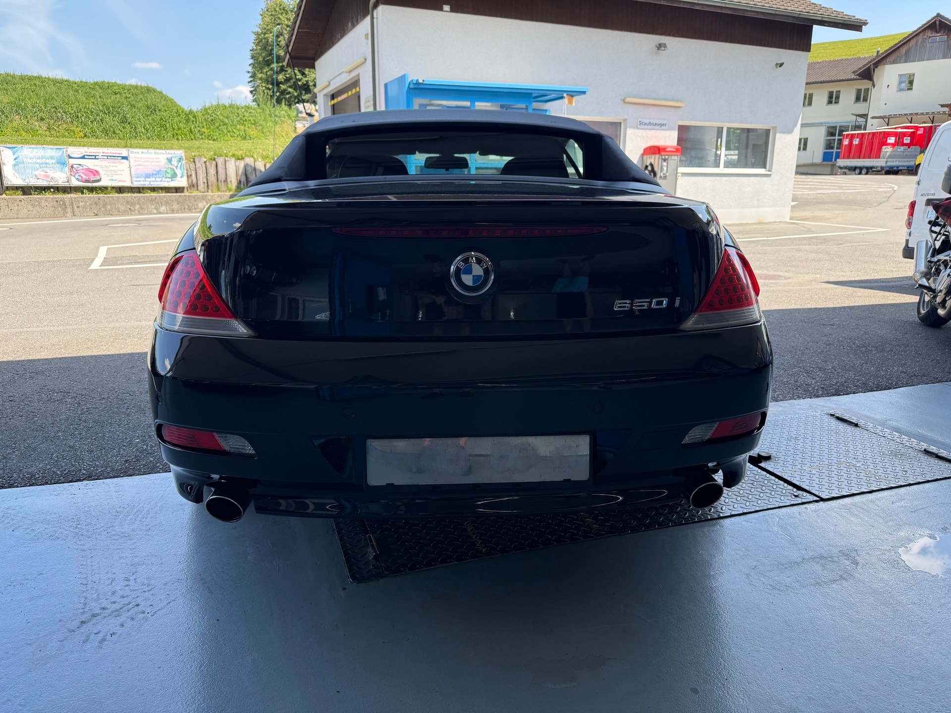 BMW 650i-image-7