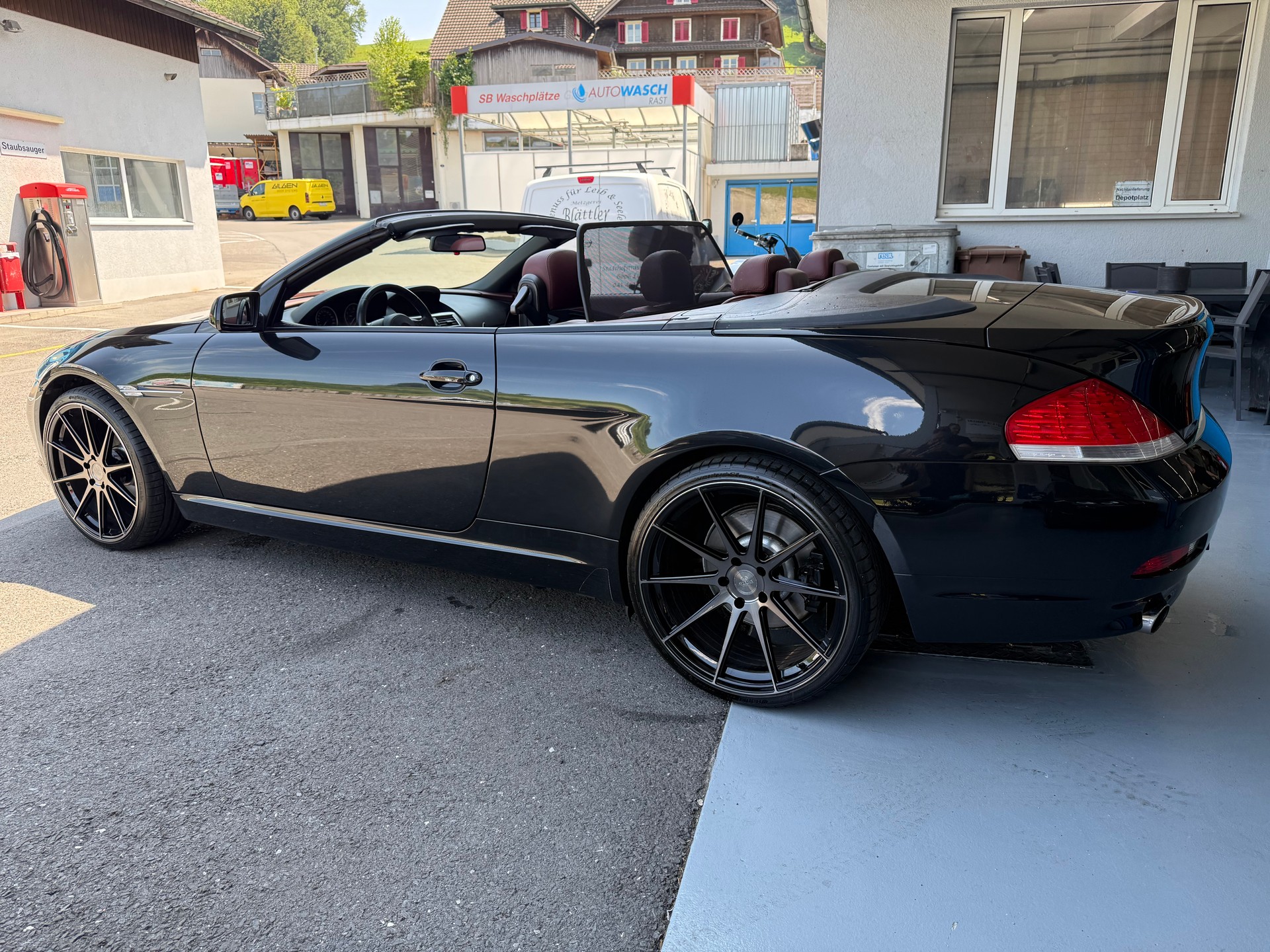 BMW 650i-image-1