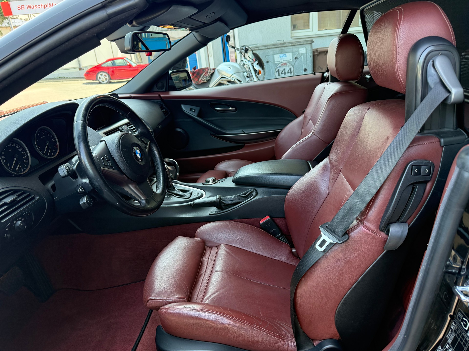 BMW 650i-image-11