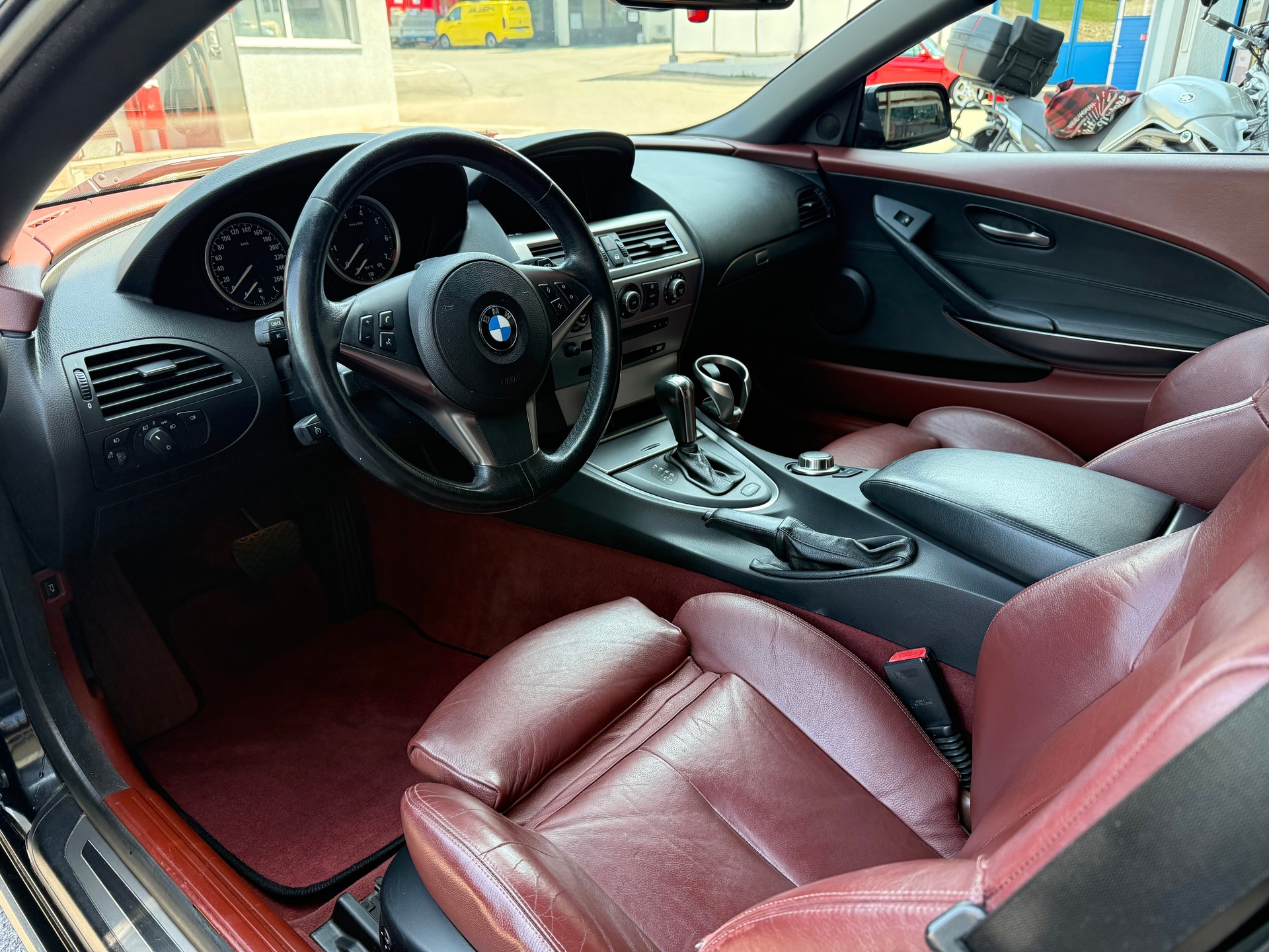 BMW 650i-image-10