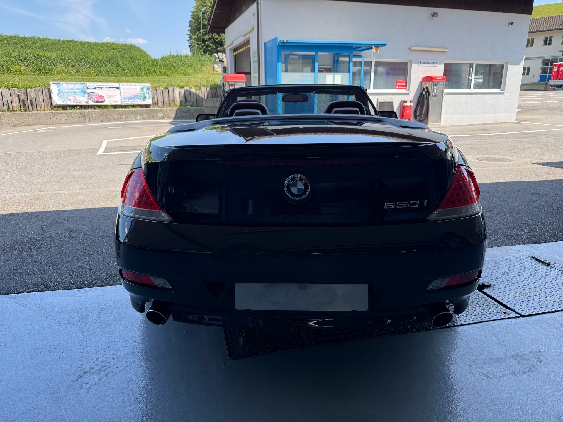 BMW 650i-image-8
