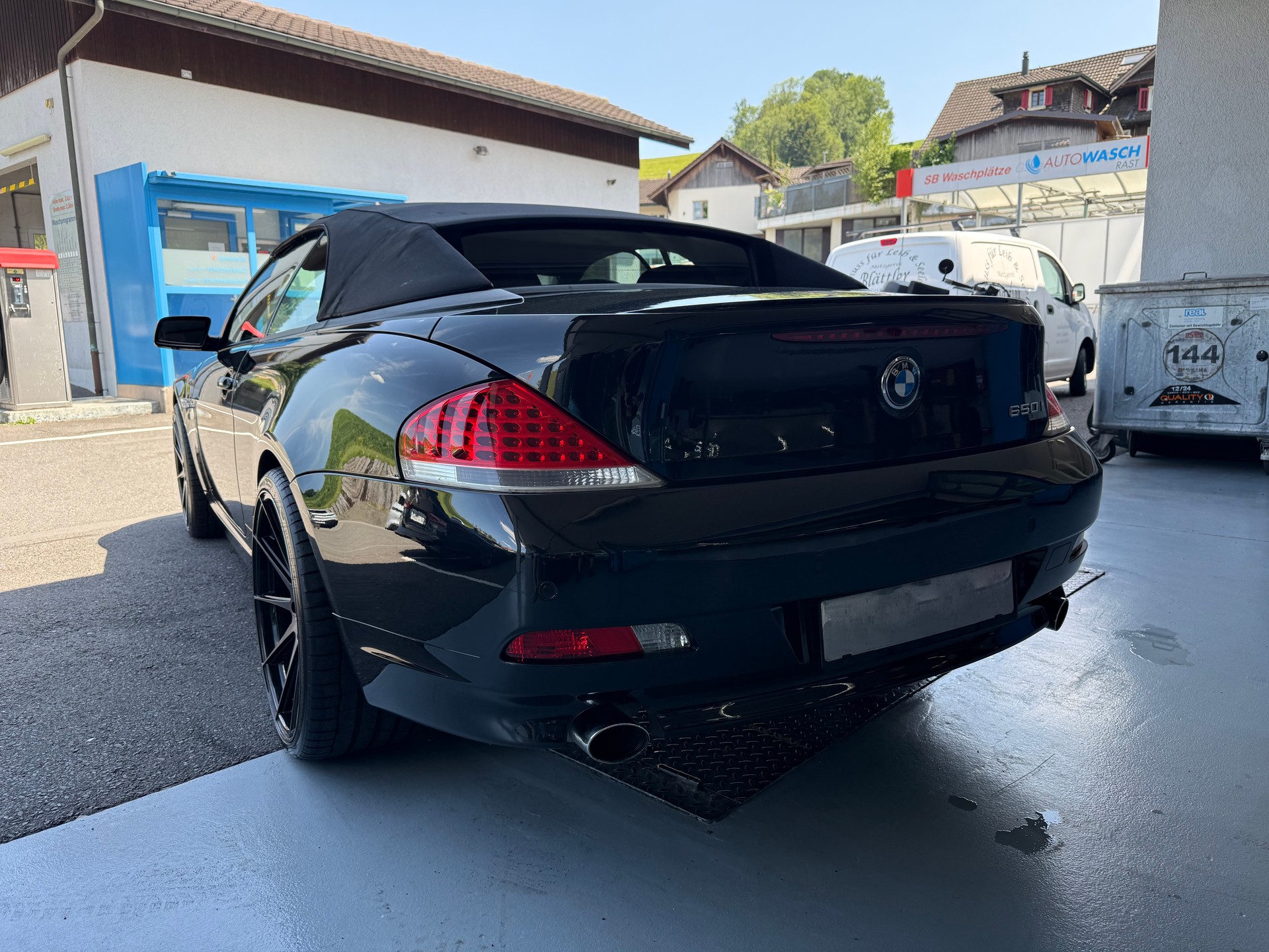BMW 650i-image-5